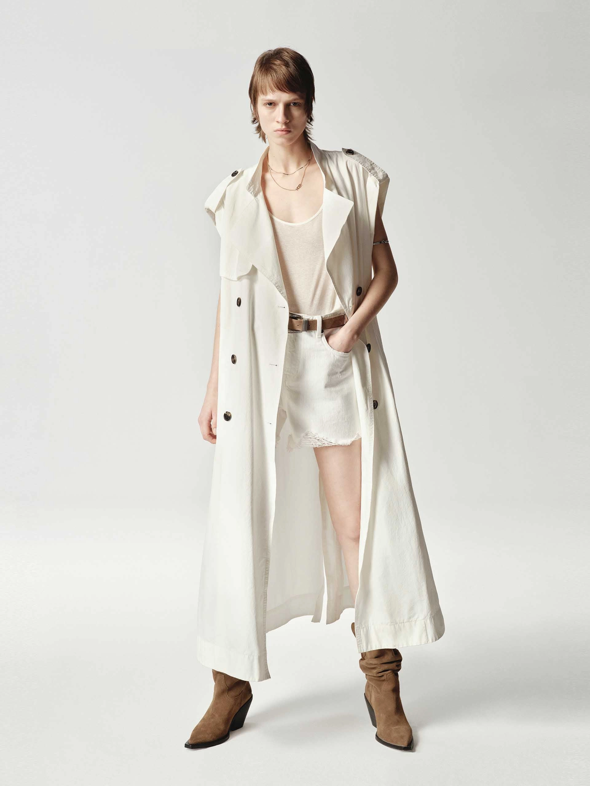 Sleeveless Back Slit Trench Coat Modern Travel Look