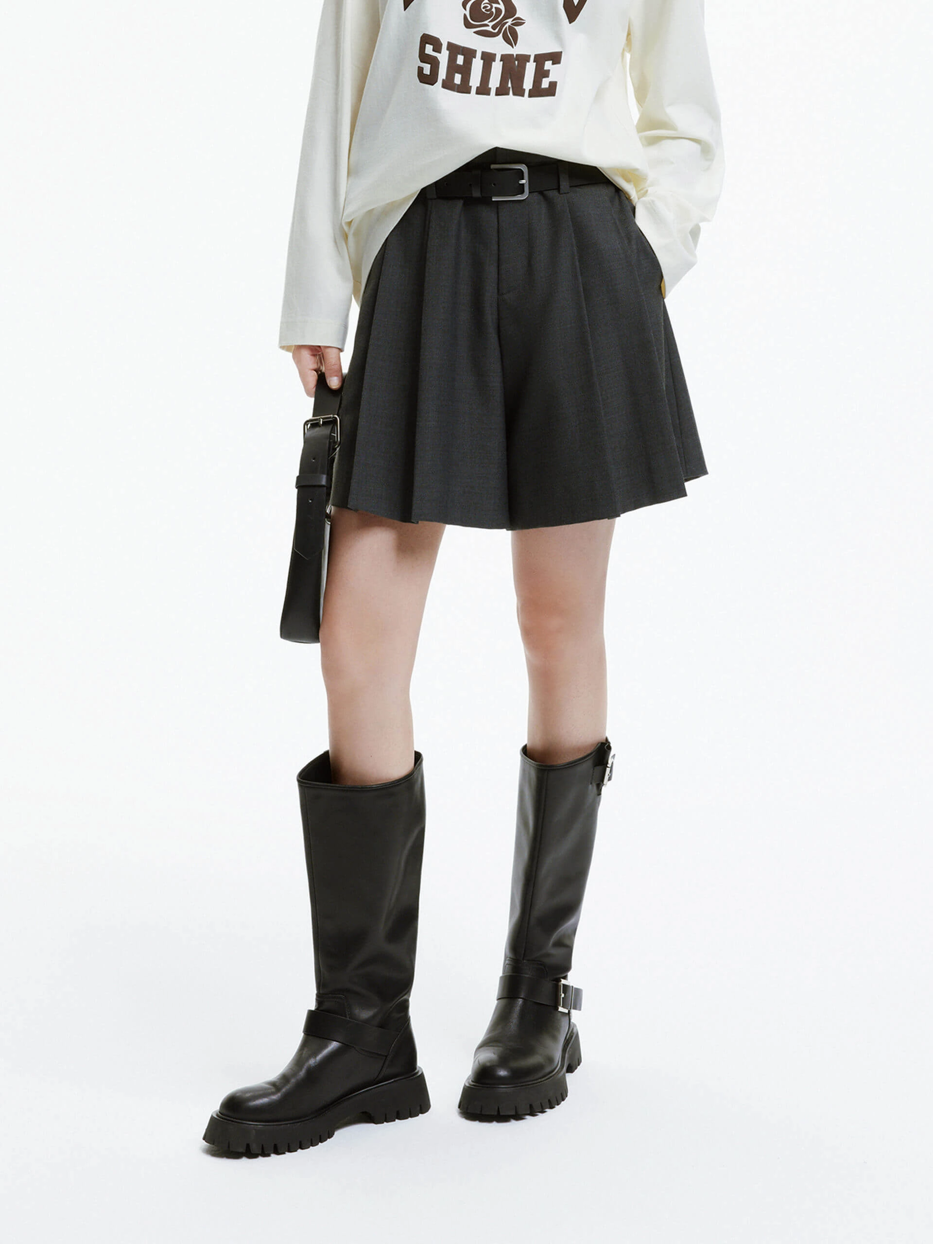 Relaxed Cut Comfort Design A-line Belt Shorts