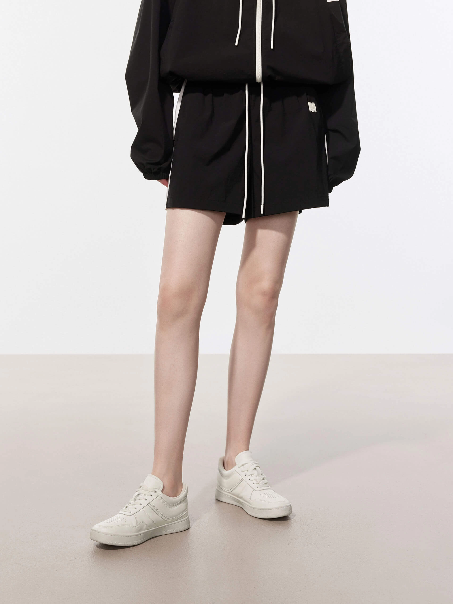 Contrast Detail Drawstring Shorts Stain Release Finish Casual Layering
