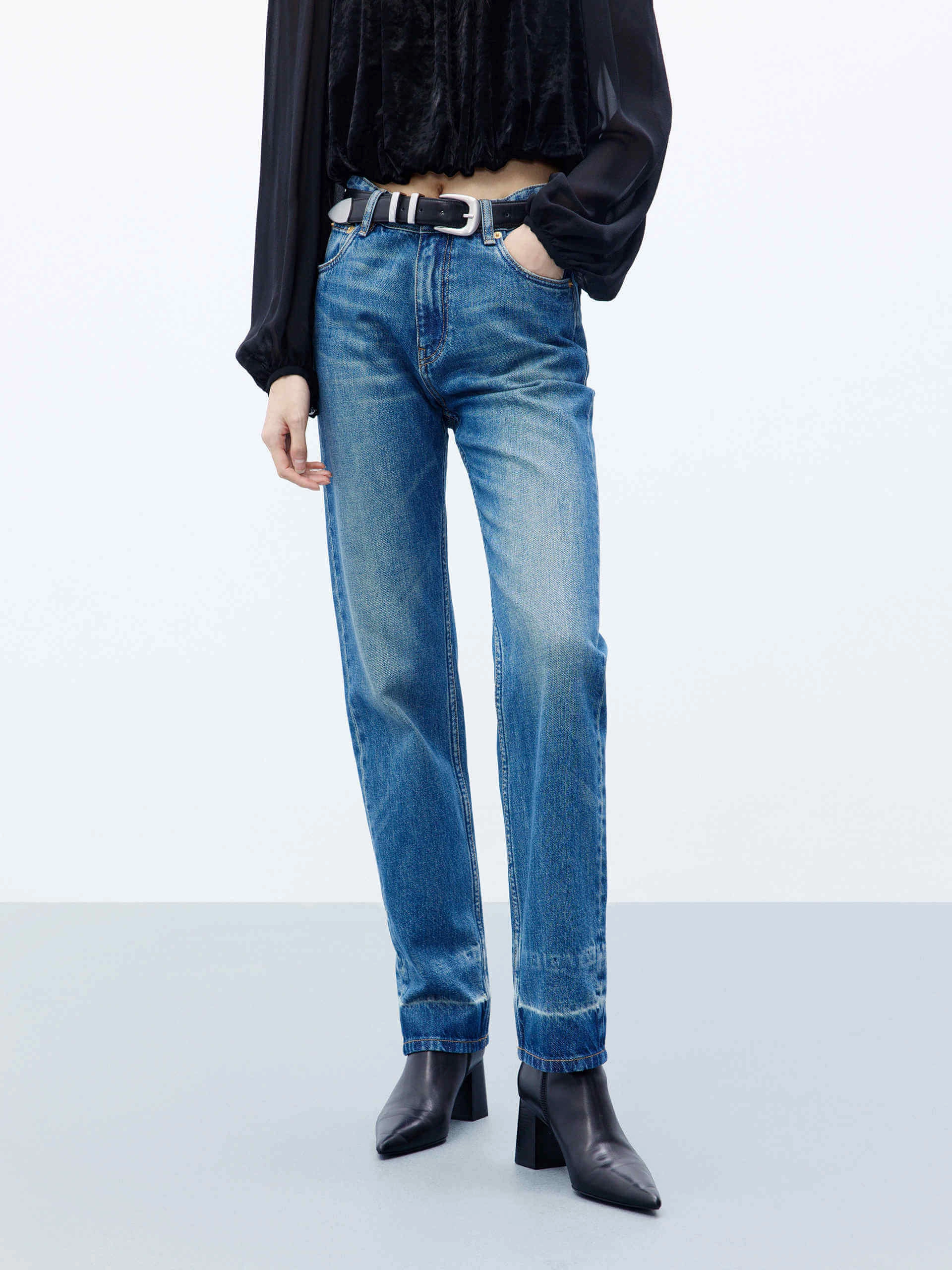 Straight Leg Washed Jeans Non Fading Technology Travel Style