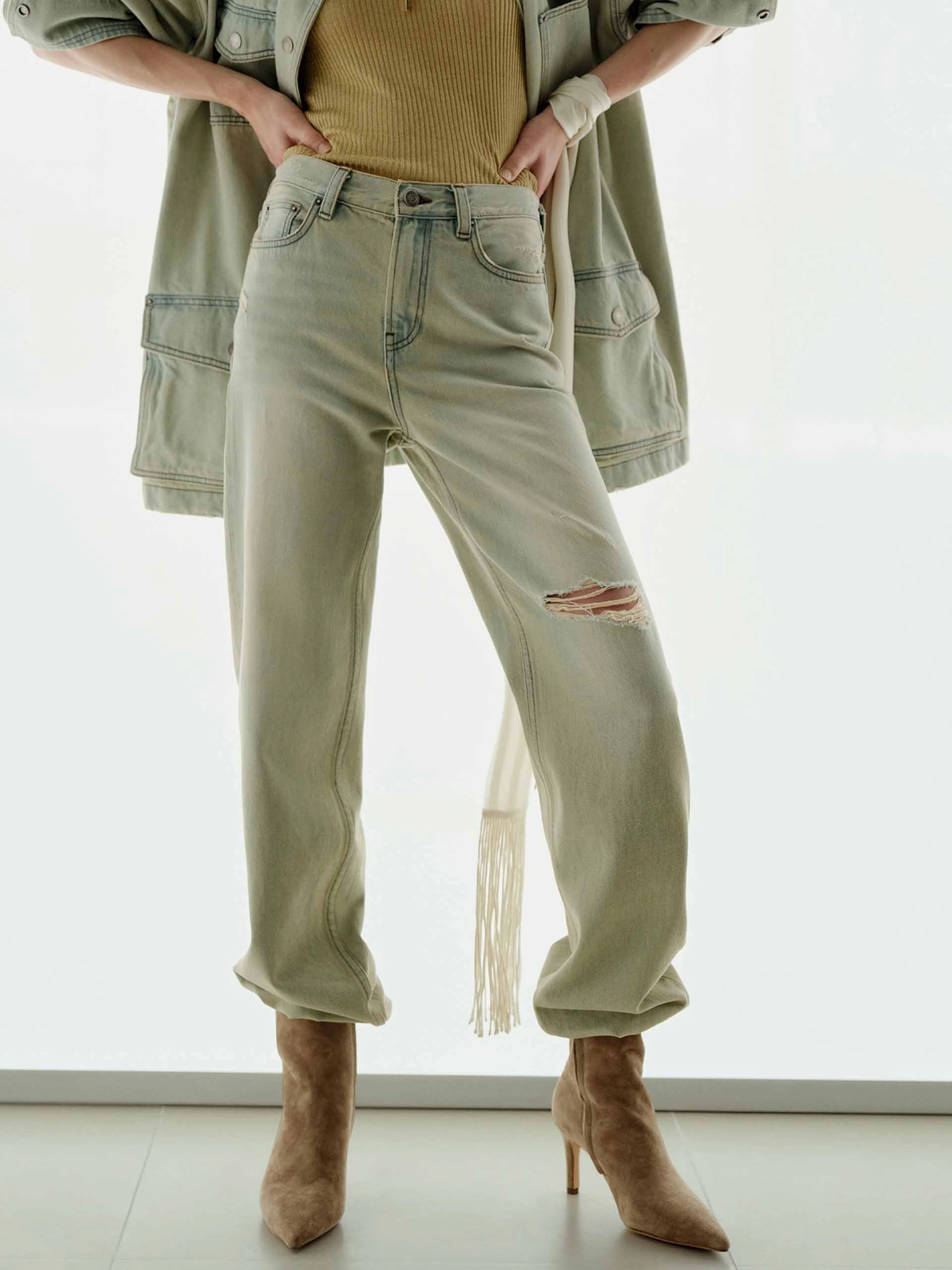 City Walk Comfy Weekend Getaway Ripped Light Blue Jeans