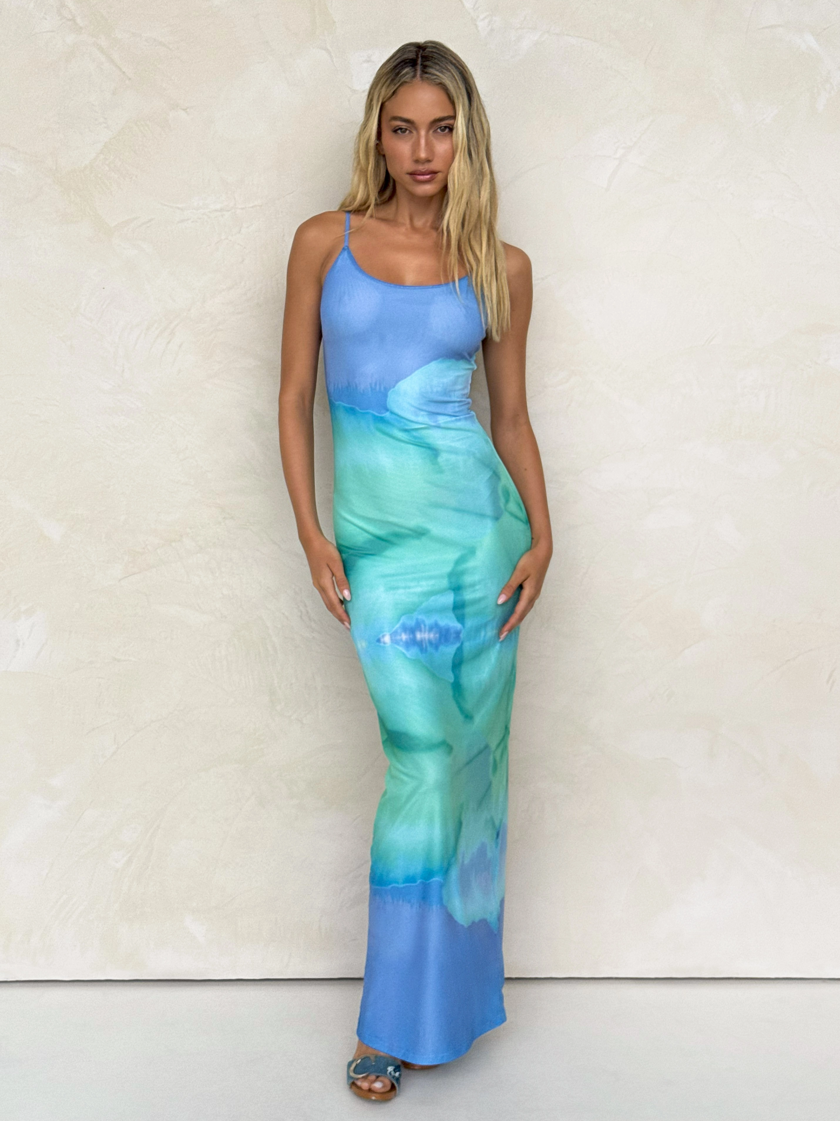 Summer Outfit Breathable Feel ARDON MAXI DRESS - BLUE : MACRO FLORAL : BLUE HIBISCUS