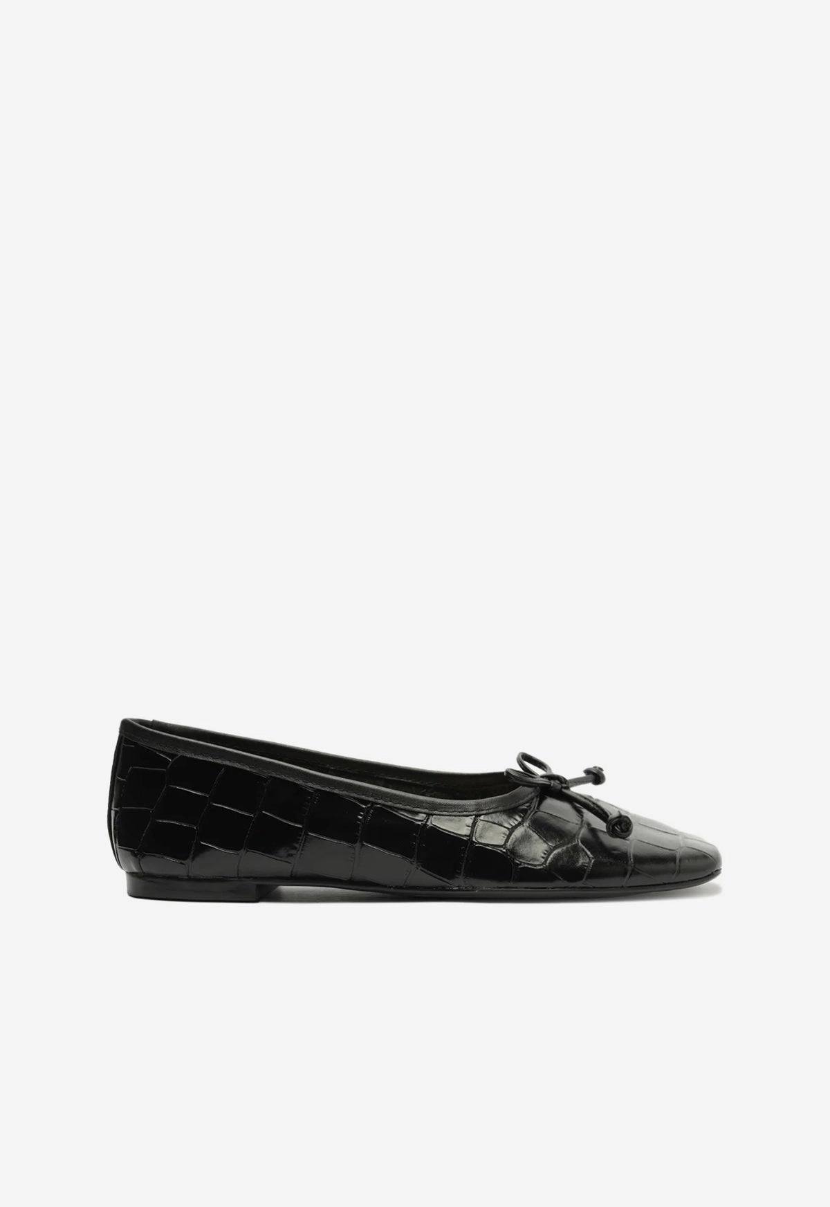 Arissa Black Leather Ballet Flat city trip
