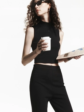 Lightweight Knit CollapsibleFrame Back Zip Sleeveless Tank