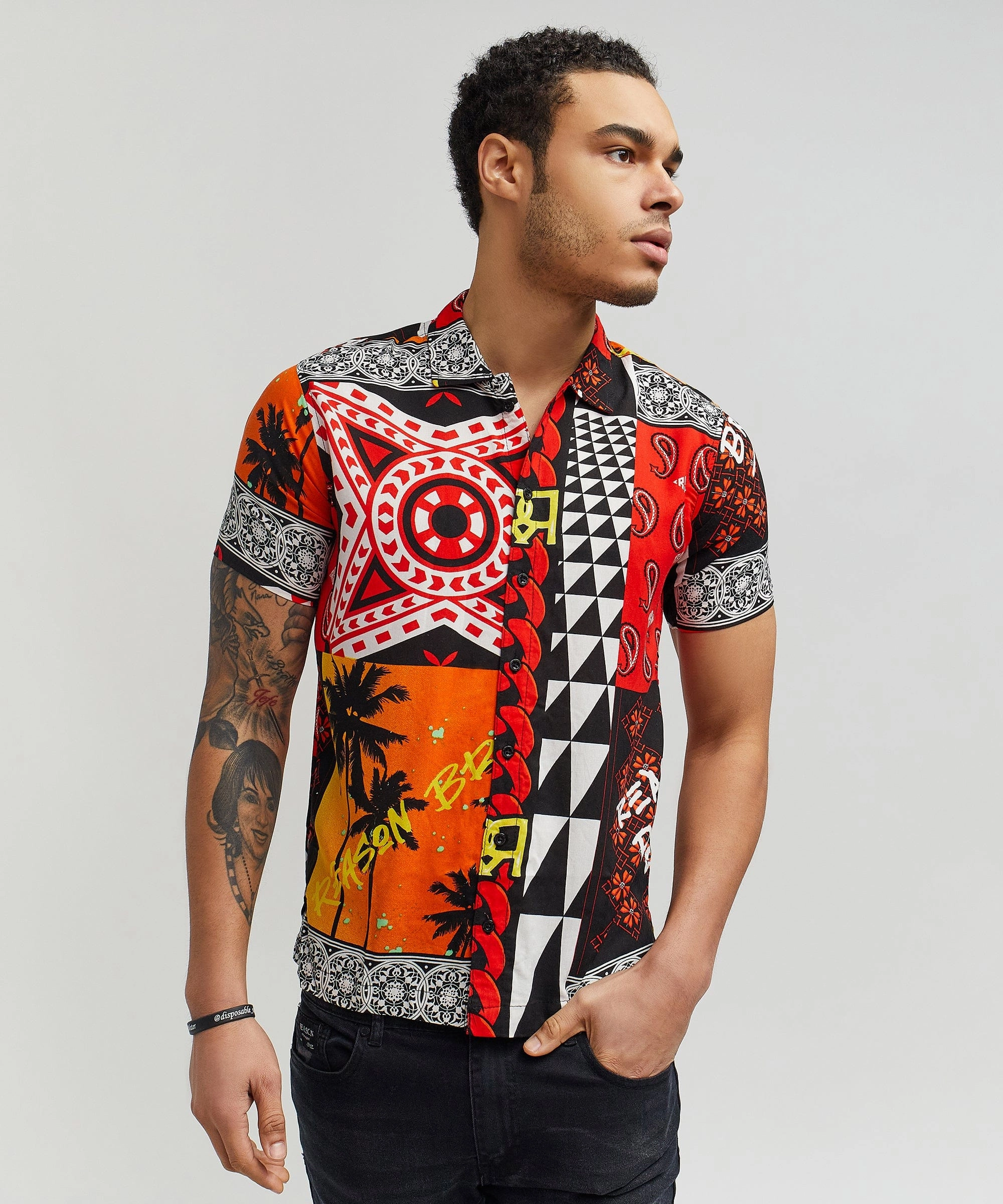 Elegant Look Anti Slip Shoulder Padding Blaze Geometric Allover Print Short Sleeve Shirt