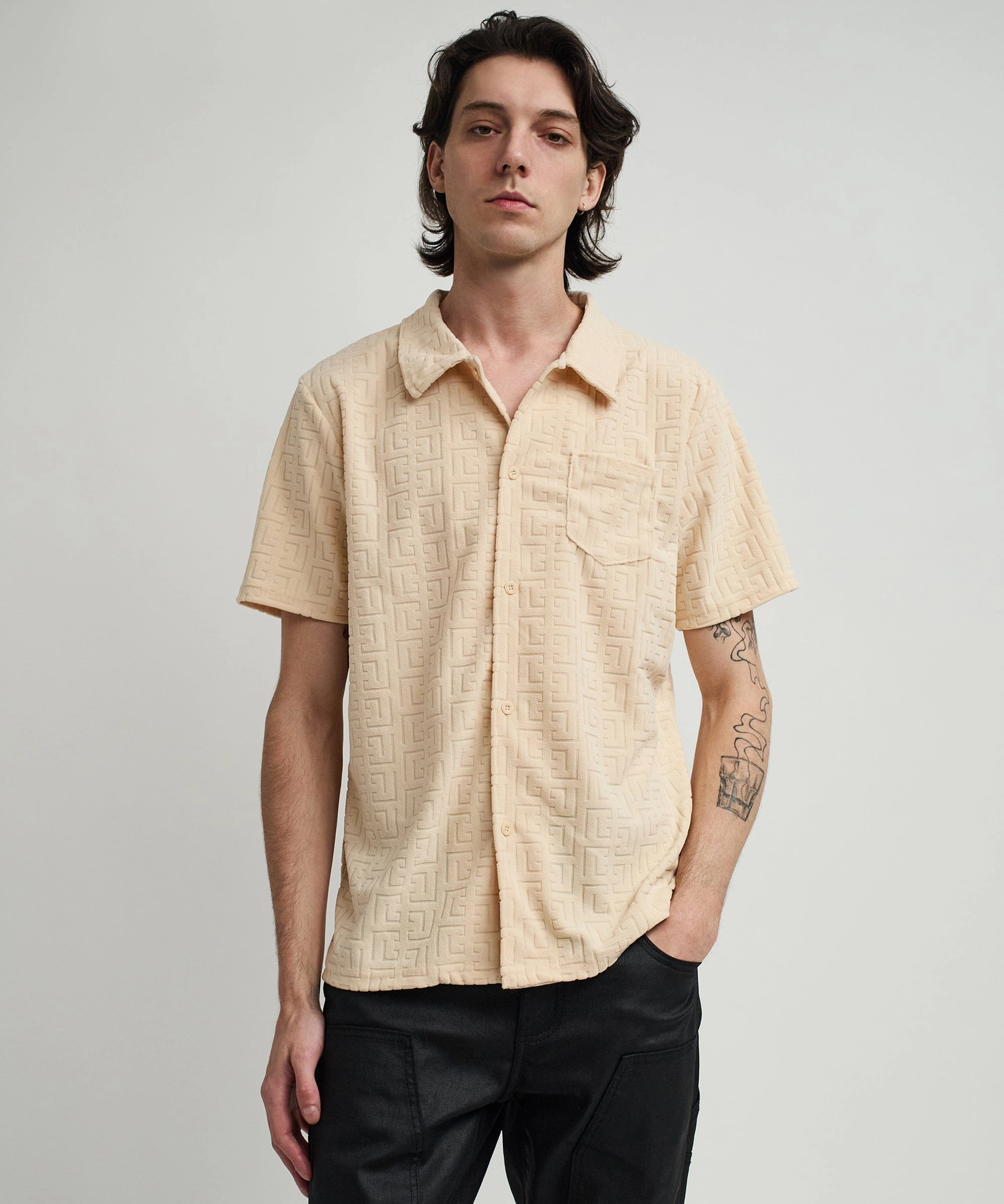 Soft Material MoistureWicking Material Towel Short Sleeve Embossed Pattern Button Down Shirt - Khaki