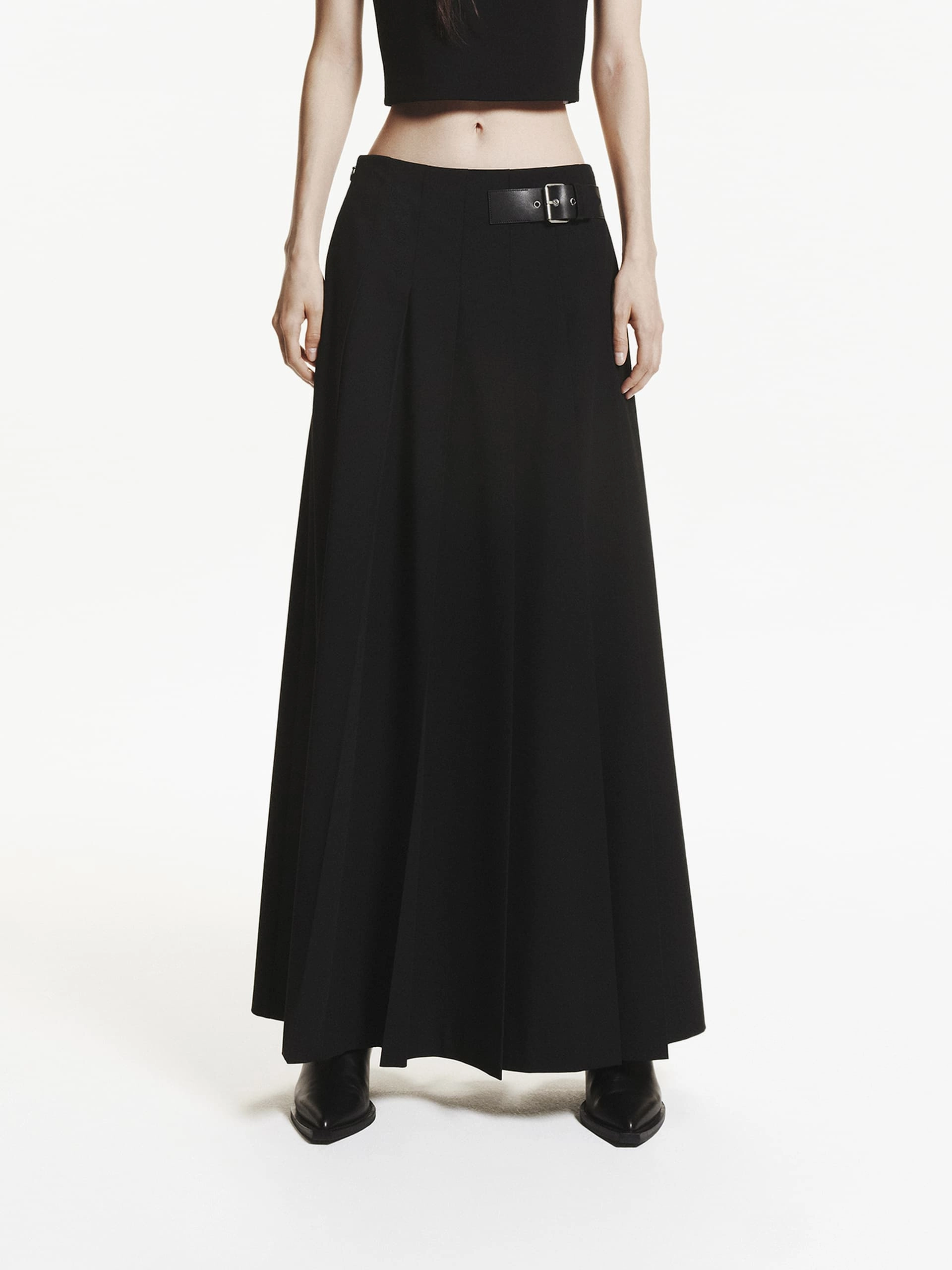 Buckle Detail Pleated Skirt Easy Comfort