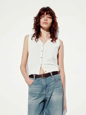 NonIrritating Seams V-neck Sleeveless Knit Cardigan