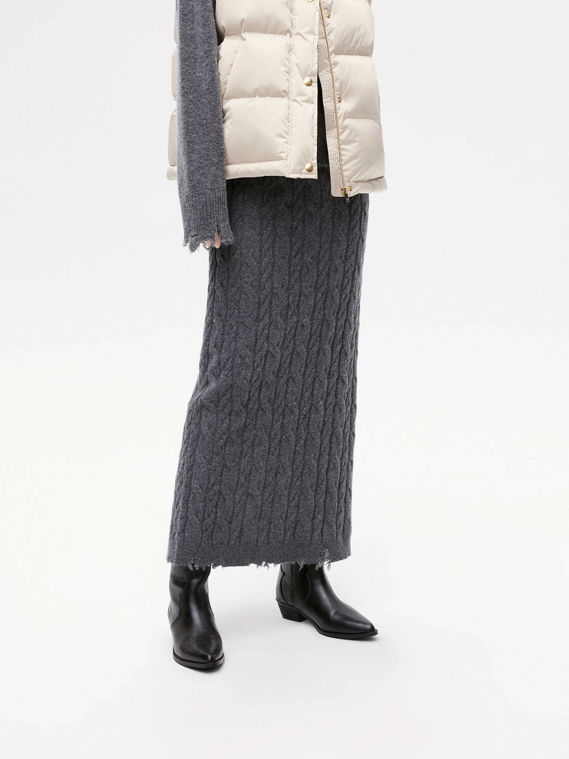 Cozy Feel Cable Back Slit Skirt