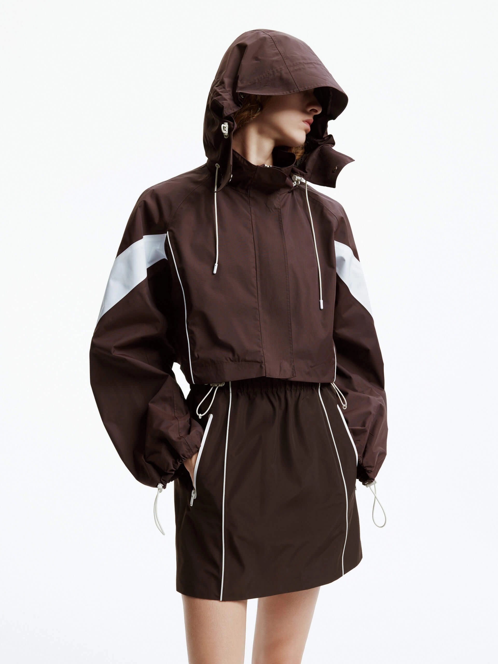Compact Packability Ergonomic Tailoring Short Cut Hood Jacket