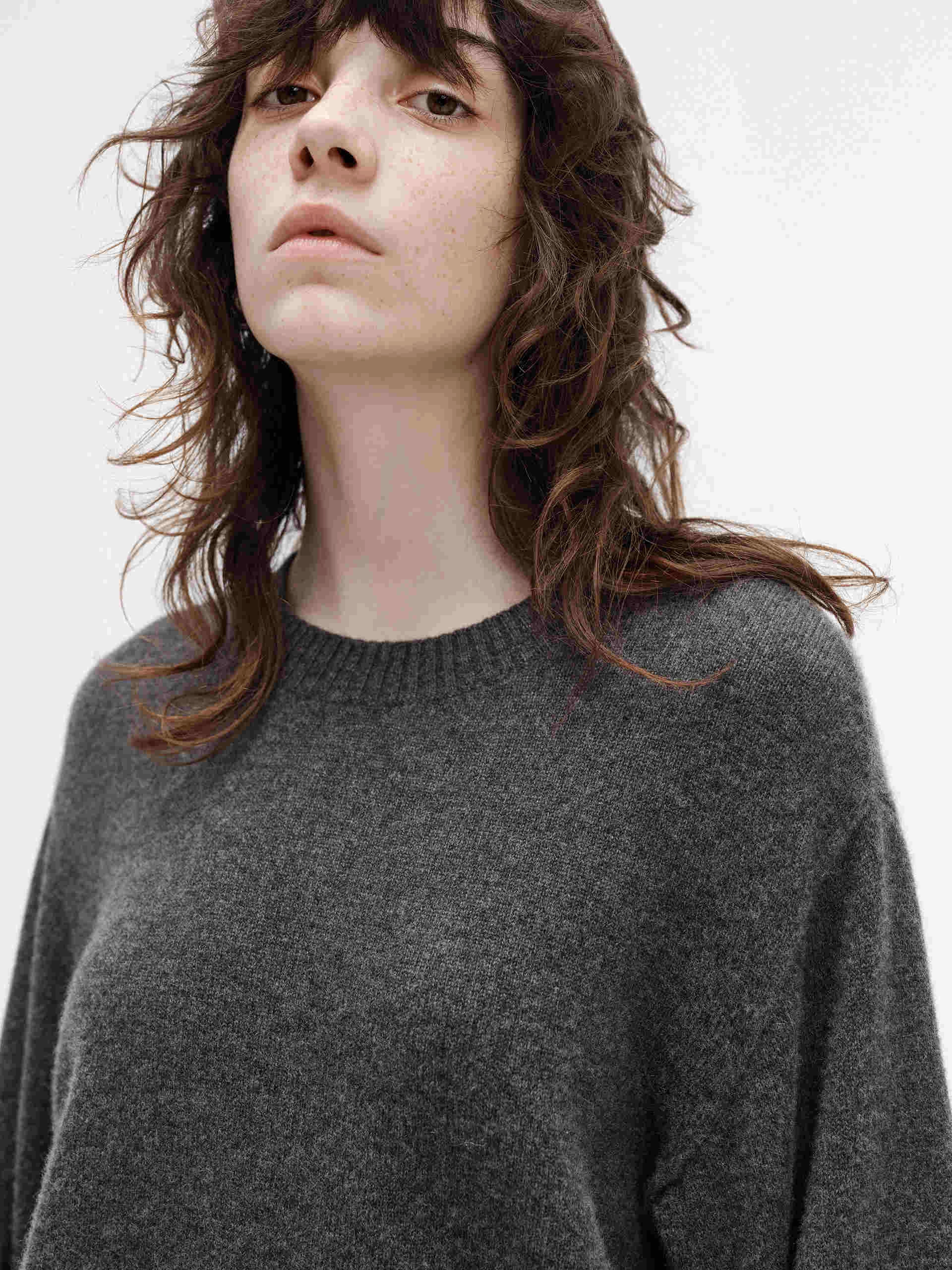 Oversized Silhouette AntiPill Surface Cashmere Knitted Sweater