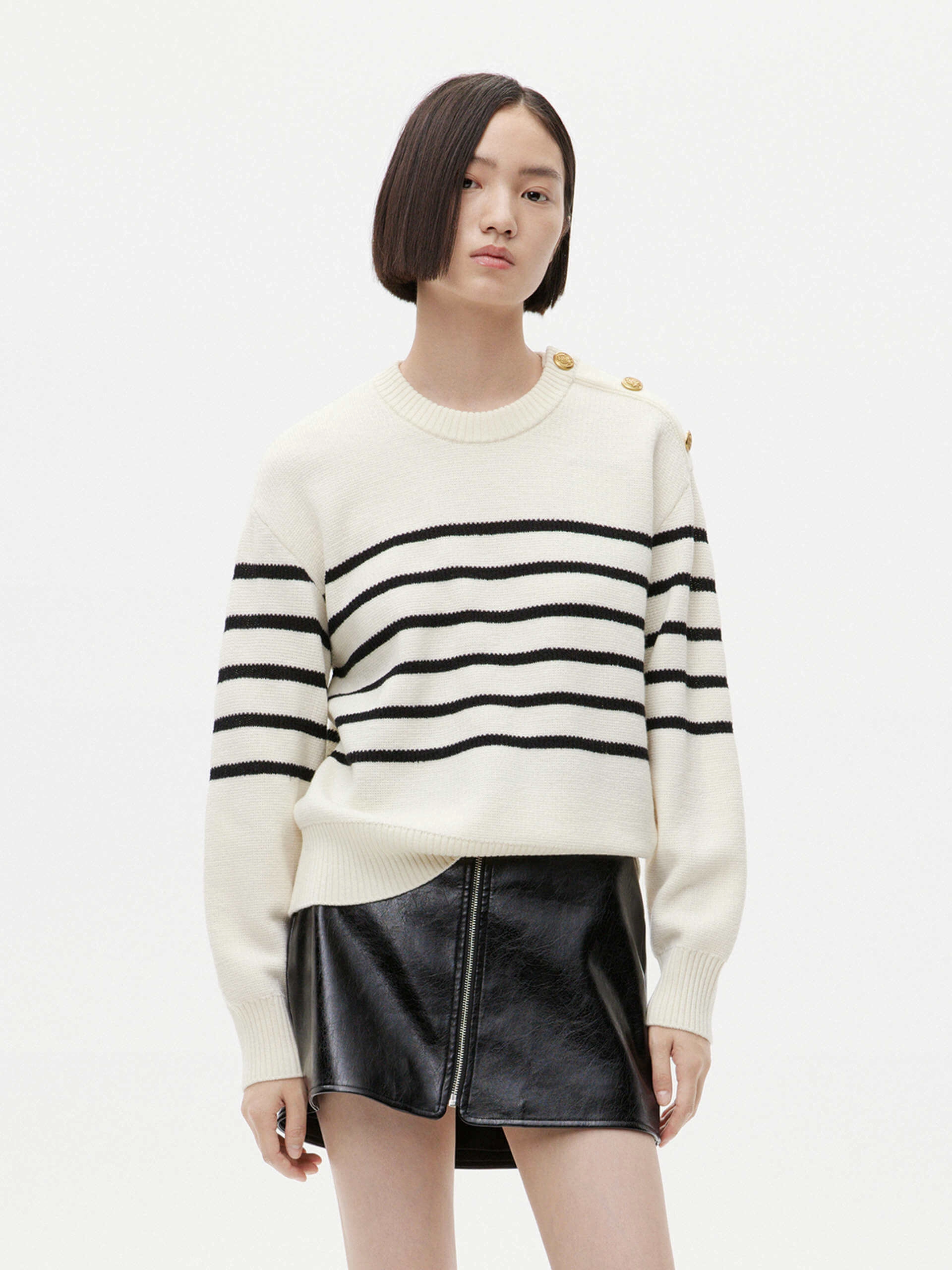 Loose Fit Wool Sweater TurtleneckDesign
