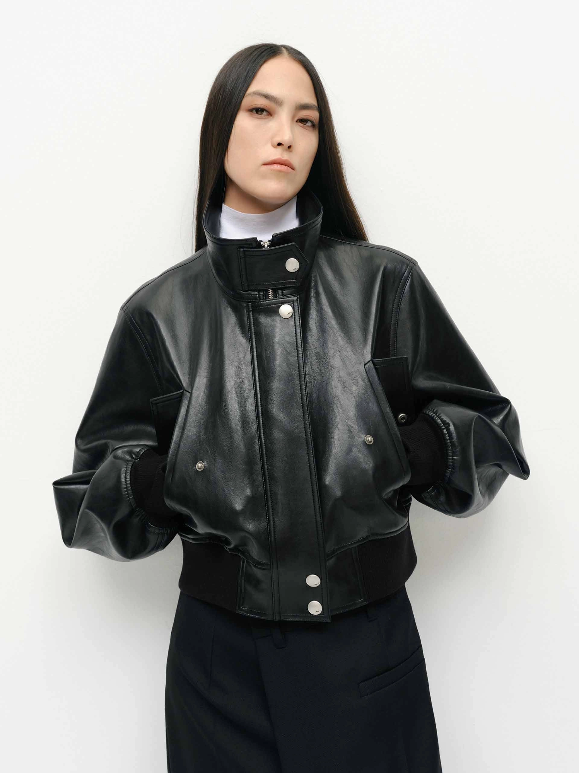 Cropped Leather Jacket Compact Stitching