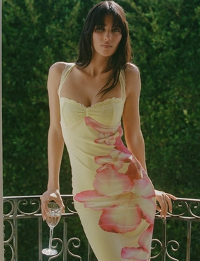 Stain-Resistant NYOMI MAXI DRESS - YELLOW : MACRO FLORAL : YELLOW HIBISCUS
