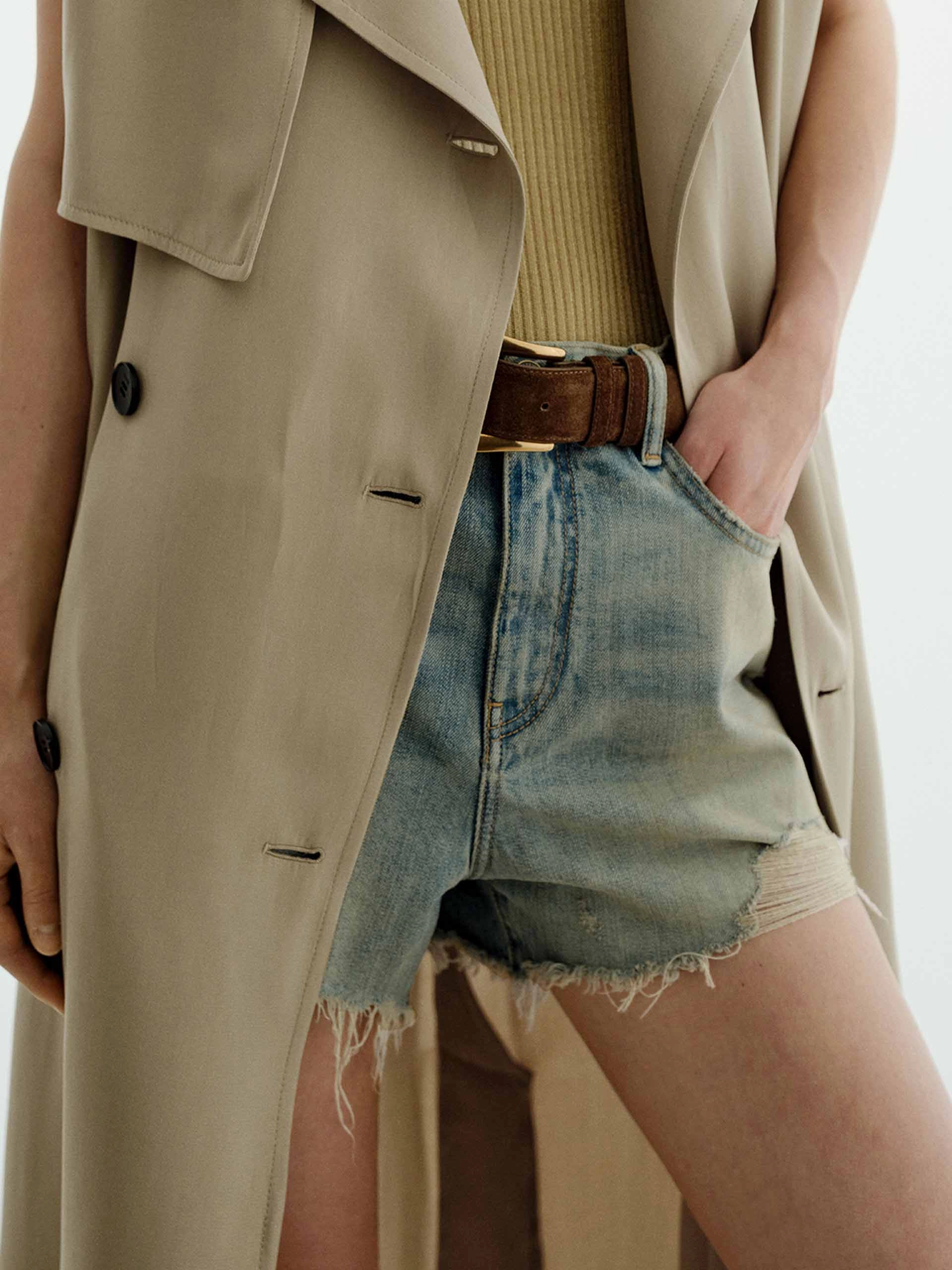 Core Movement Body Movement Raw-edge Denim Shorts