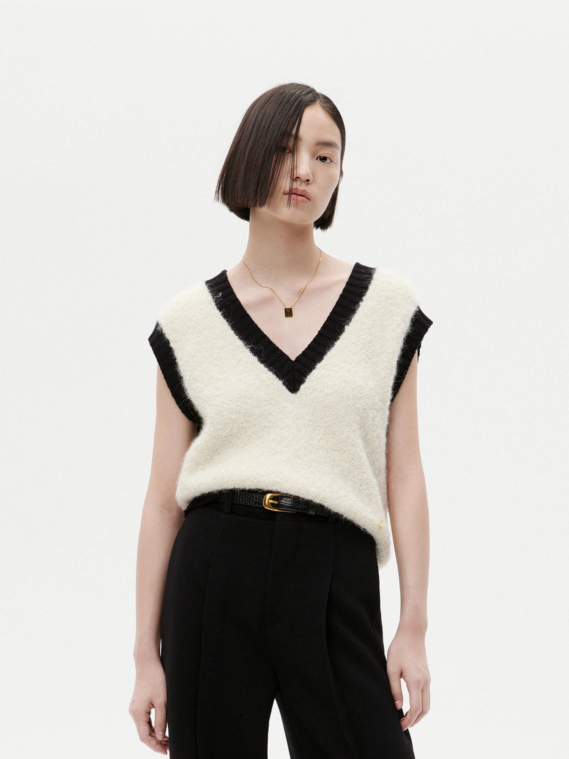 Contrast Detail Knit Vest Wide Shoulder Cut