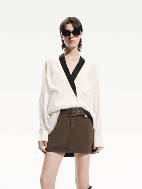 ReflectiveTrim Contrast Detail V-neck Blouse