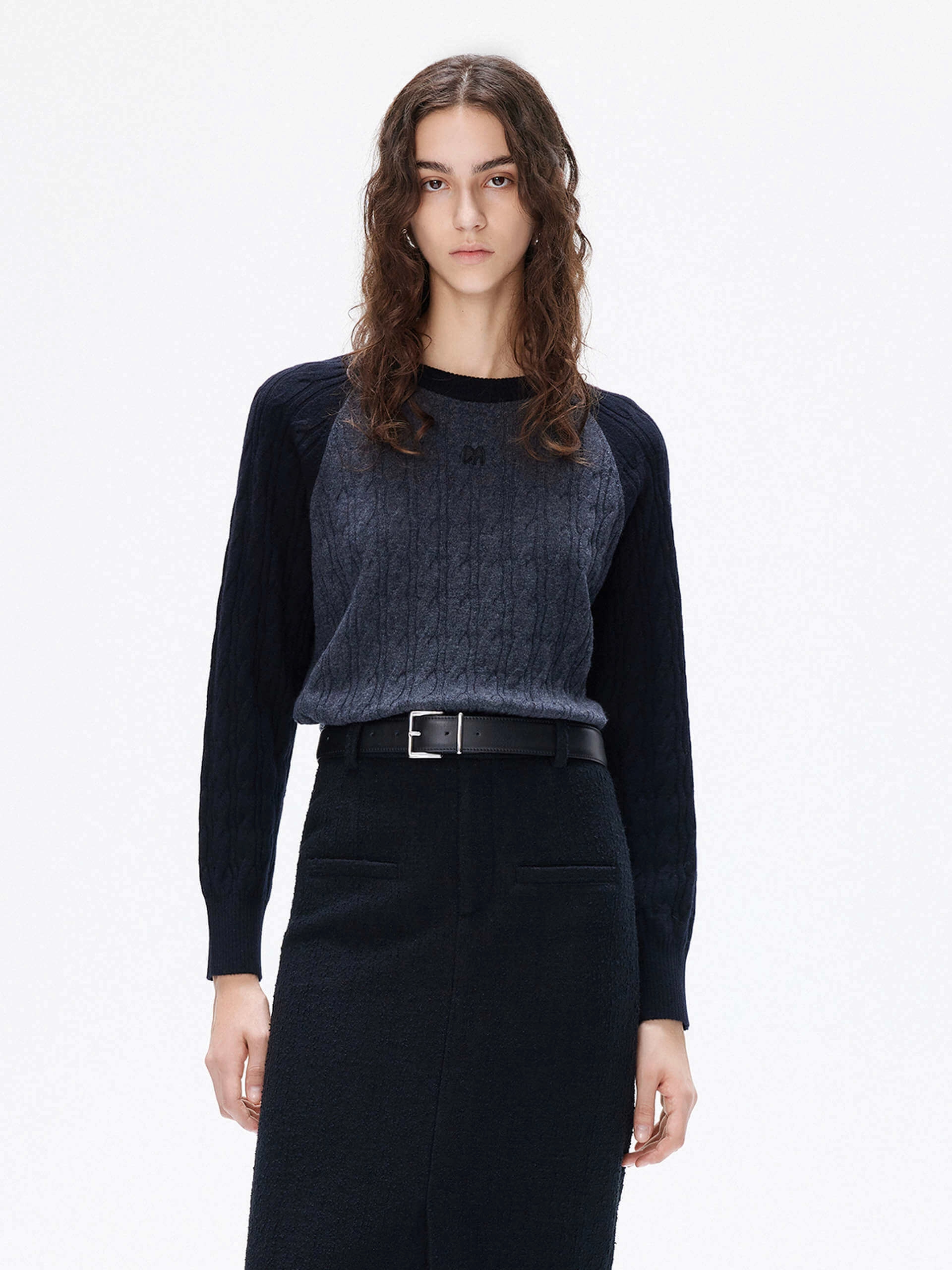 Contrast Detail Wool Sweater Light Deflection Fabric Flowing Design