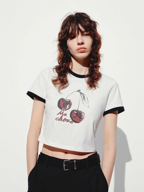 Contrast Logo Cropped T-shirt Basic Wardrobe Piece