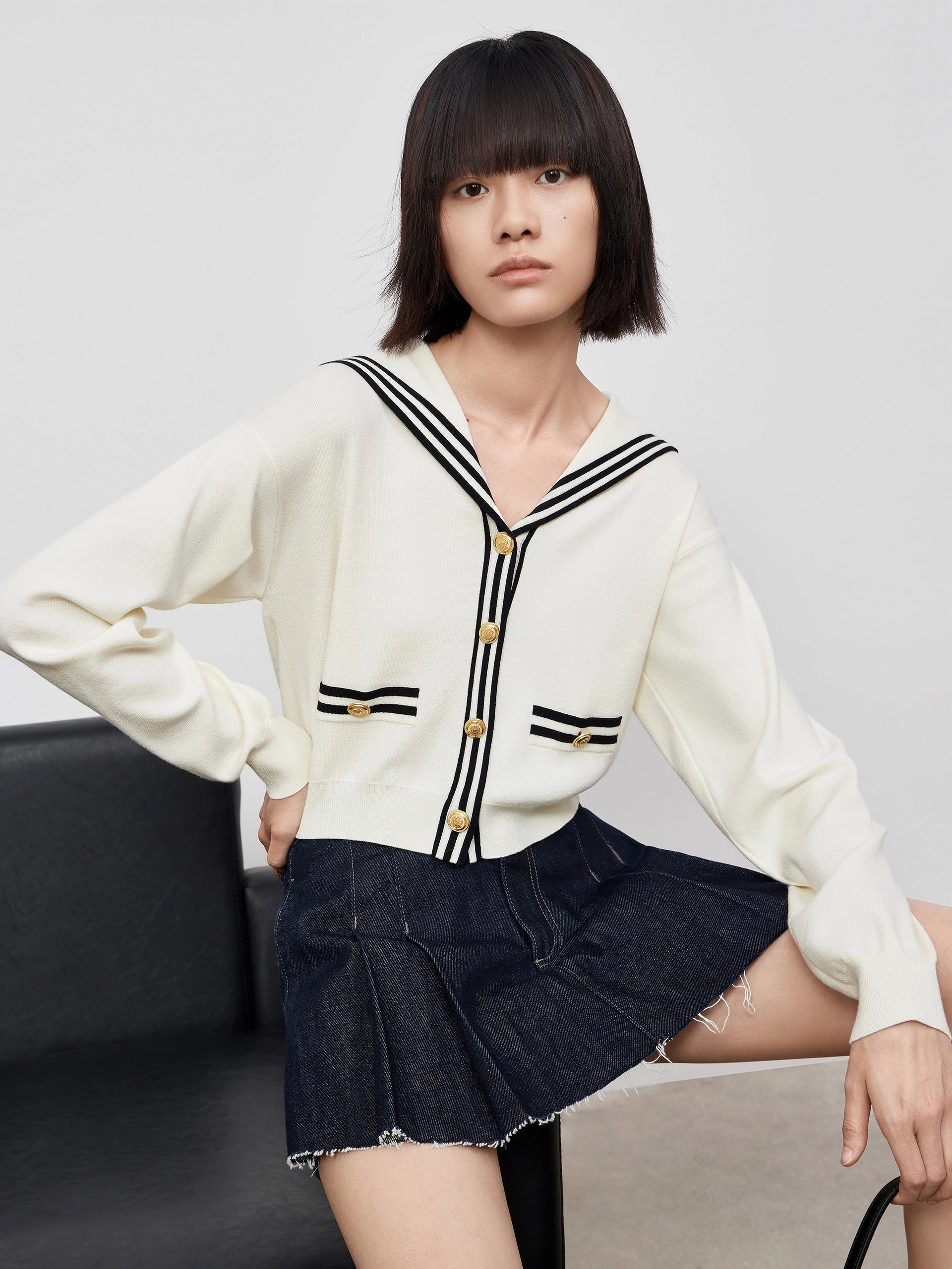 Compression Gradient LayeredPanel Contrast Metal Button Knit Top