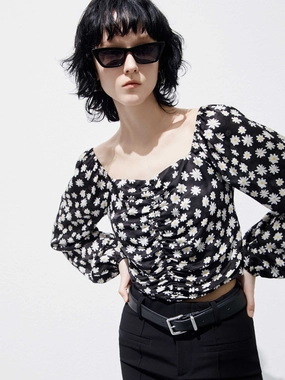 AllSeason Wearability Subtle Texture Weave Cropped Flower Print Top