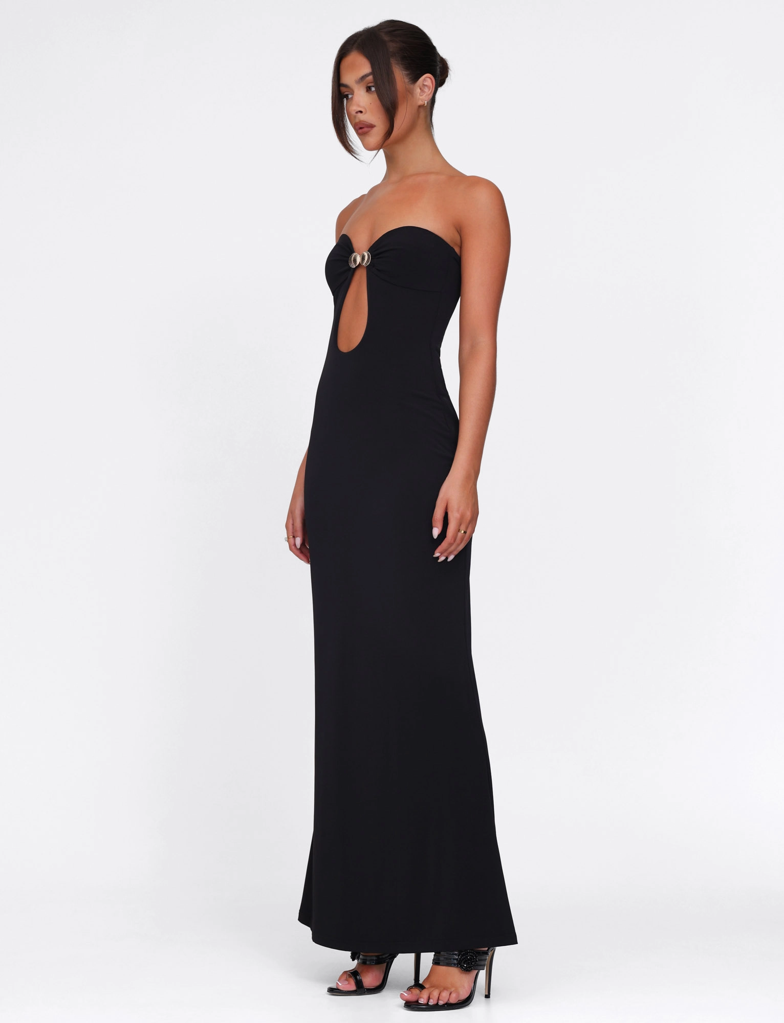 CECILY MAXI DRESS - BLACK Light Fit bold appearance