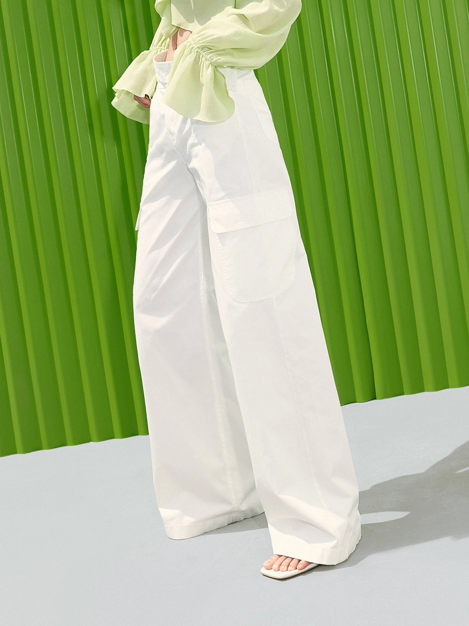 Crossover Waistband Cargo Pants Fashion-Forward