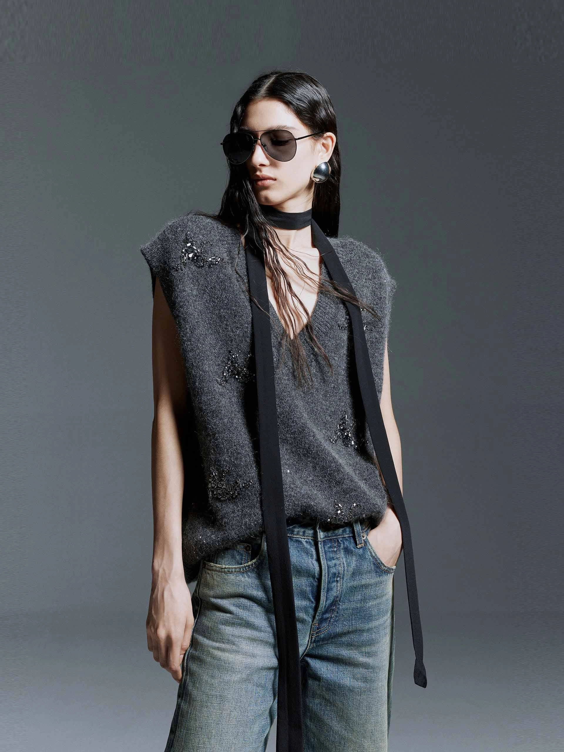 Erasable Surface Coating Double Stitched Seams Crystal Decoration Knit Vest