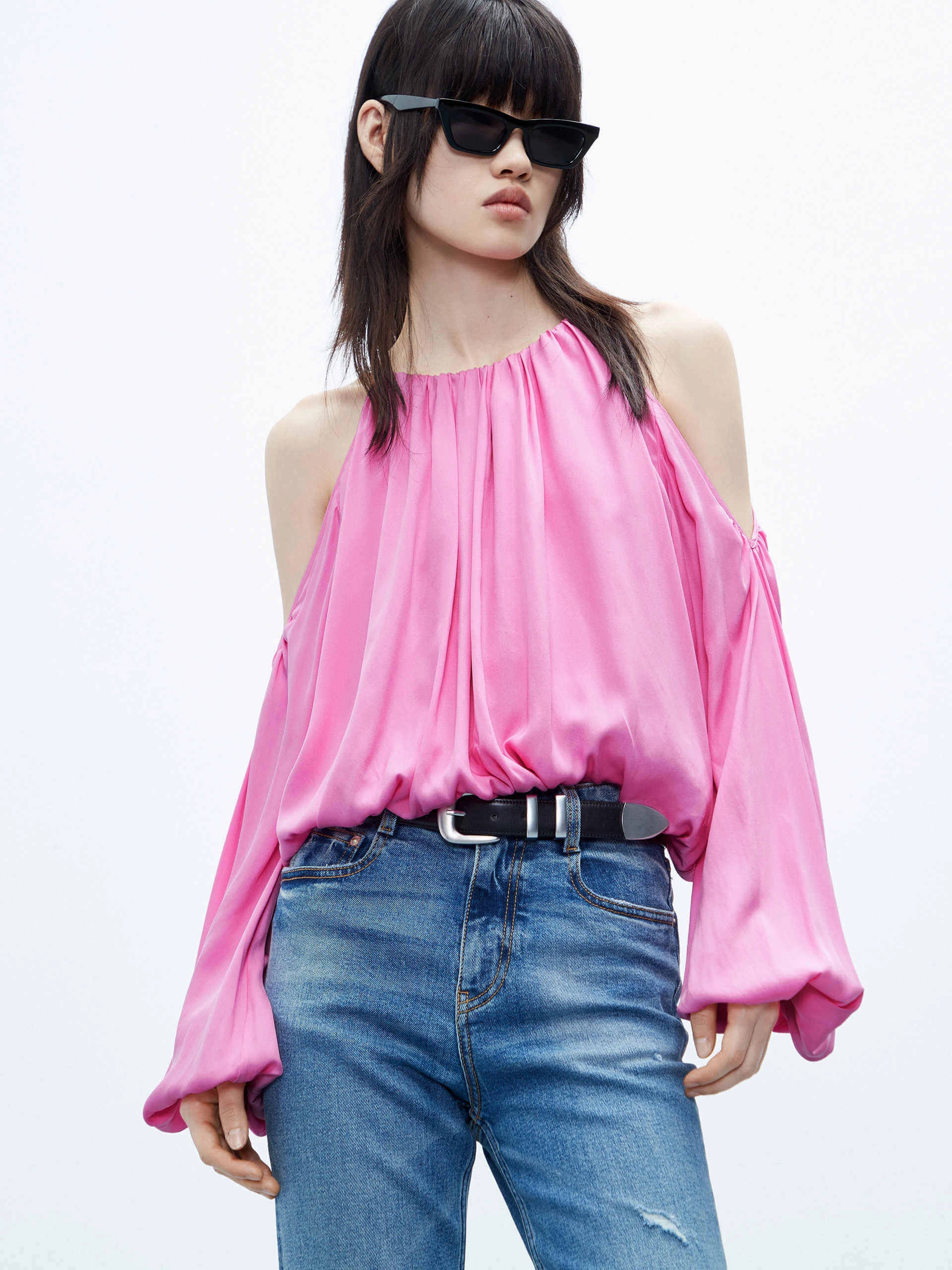 Weighted Hem Trim Cut Shoulder Cropped Top