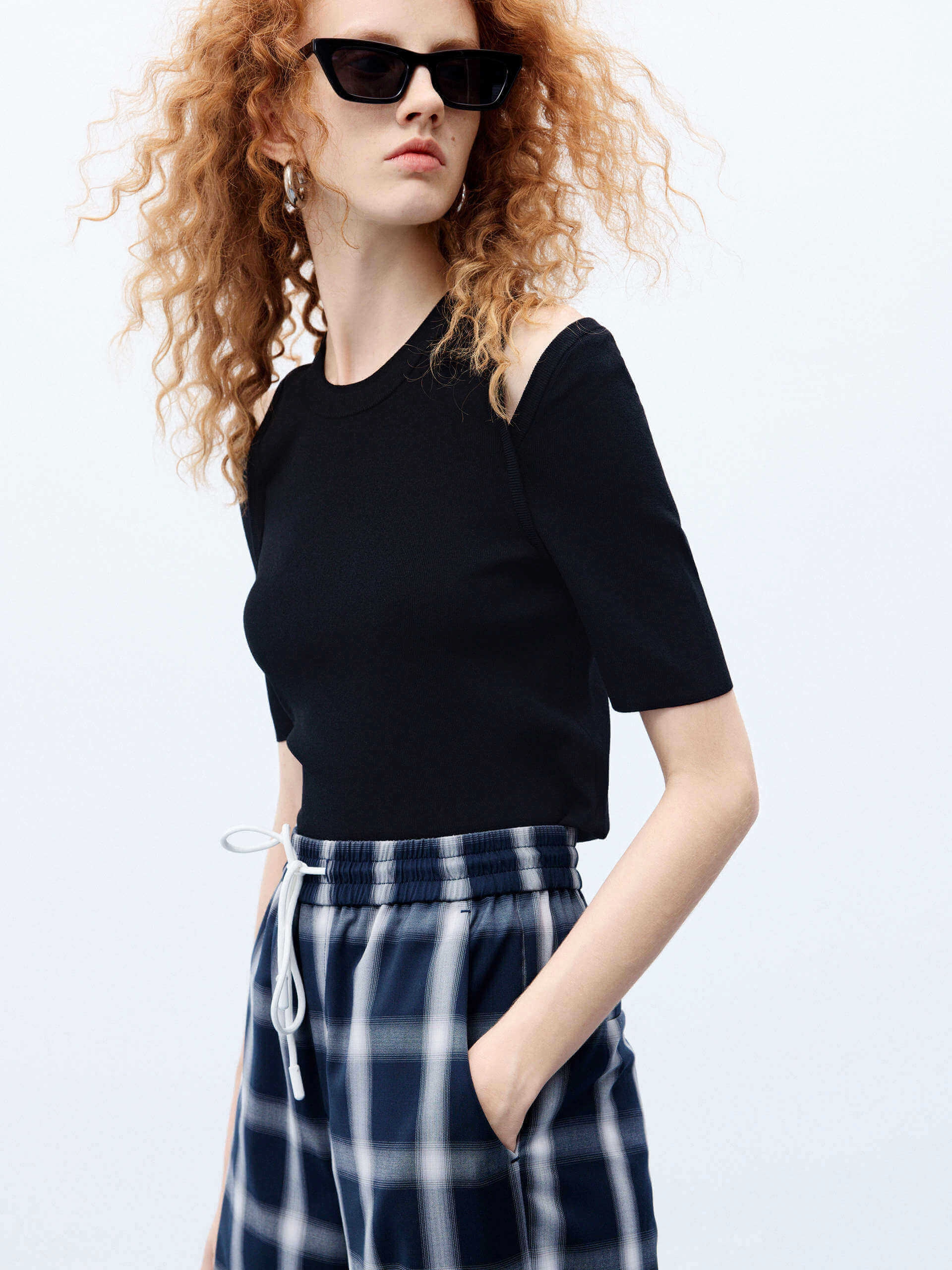 MoistureWicking Technology FlatlockSeamTechnique Cut Shoulder Knit Top