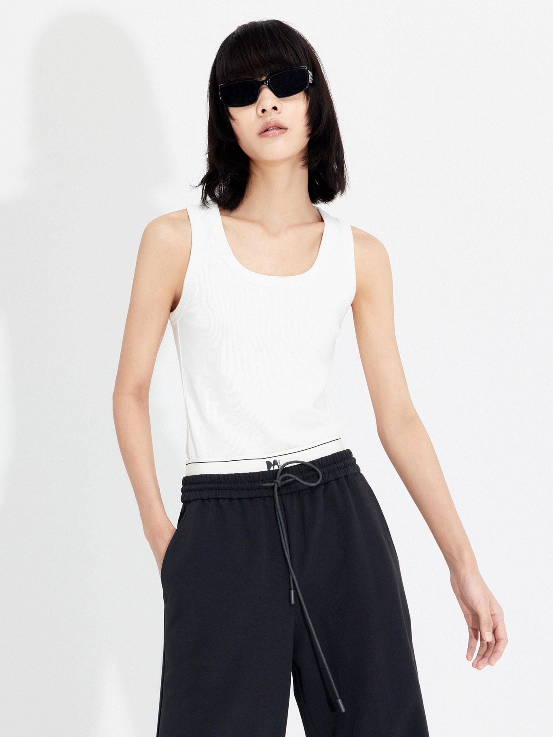 Modern Silhouette SelfFabric Binding Cutout Back Tank Top