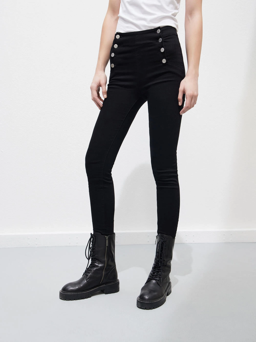 Decorative Buttons Skinny Jeans Sustainable Weekend Getaway