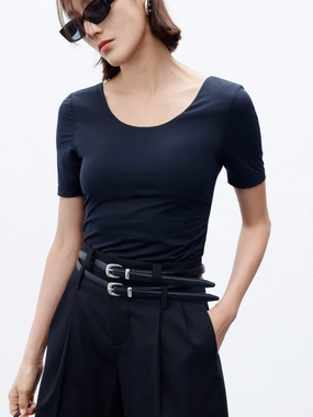 Non Restrictive Silhouette Modern Twist Deep Back Stretch T-shirt