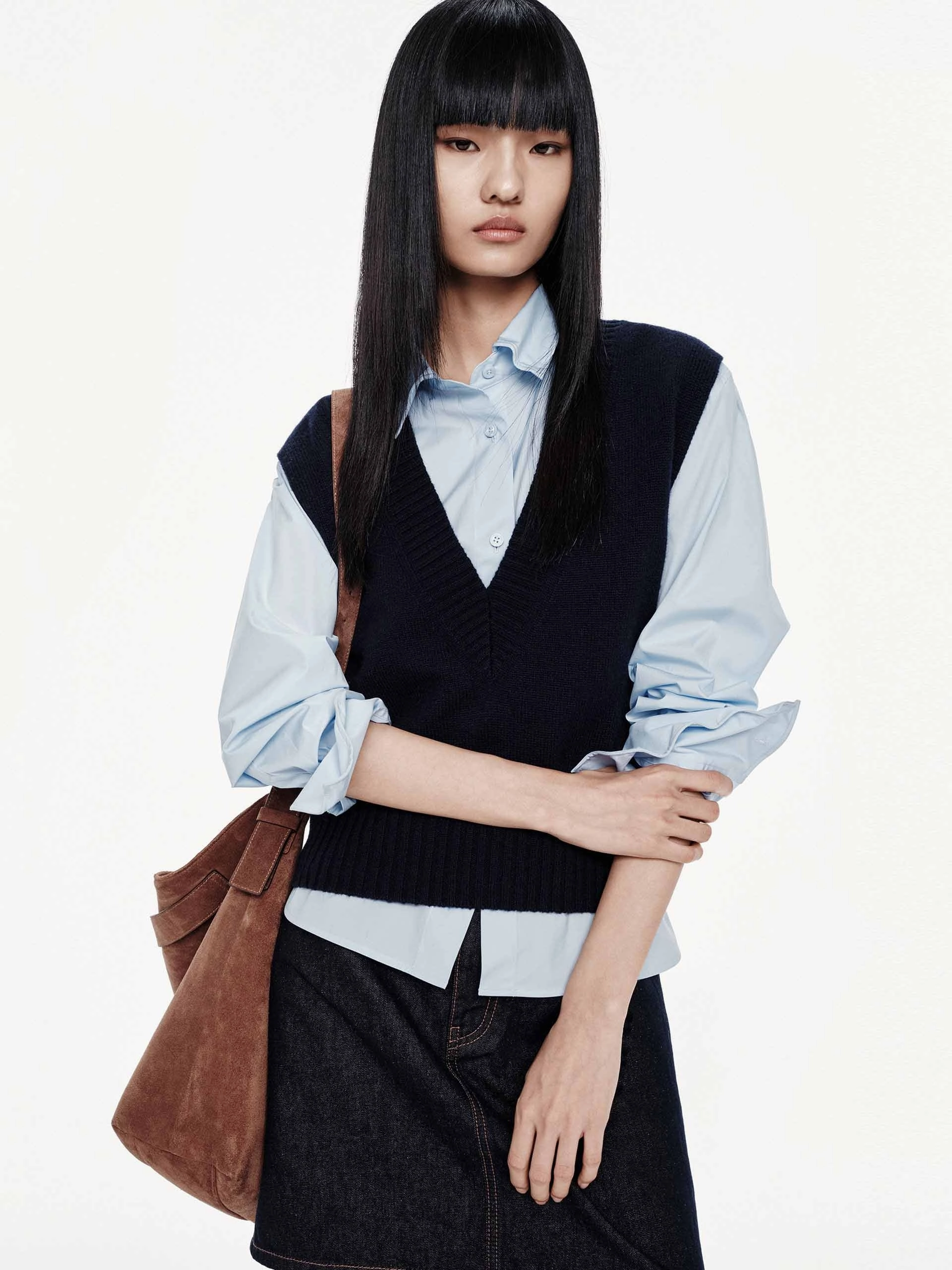 Deep V-neck Knit Vest Hydrophobic Threadwork