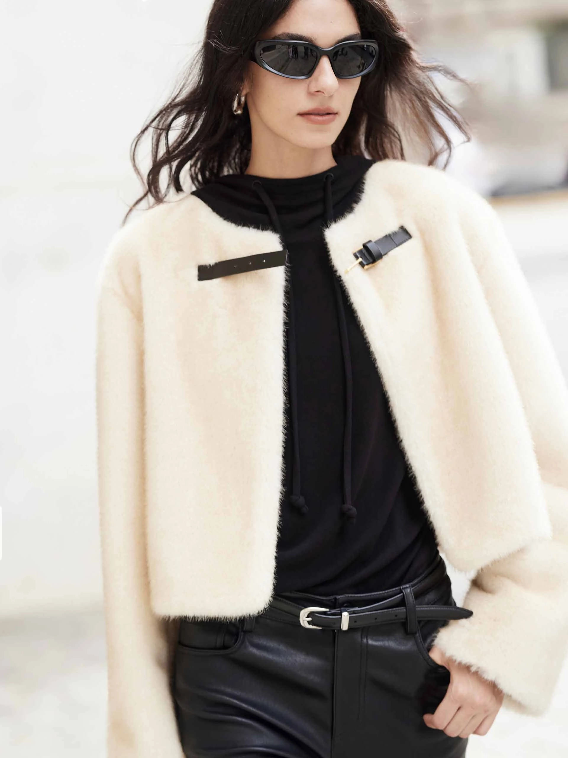 Quick Access Closures Cropped Faux Fur Coat