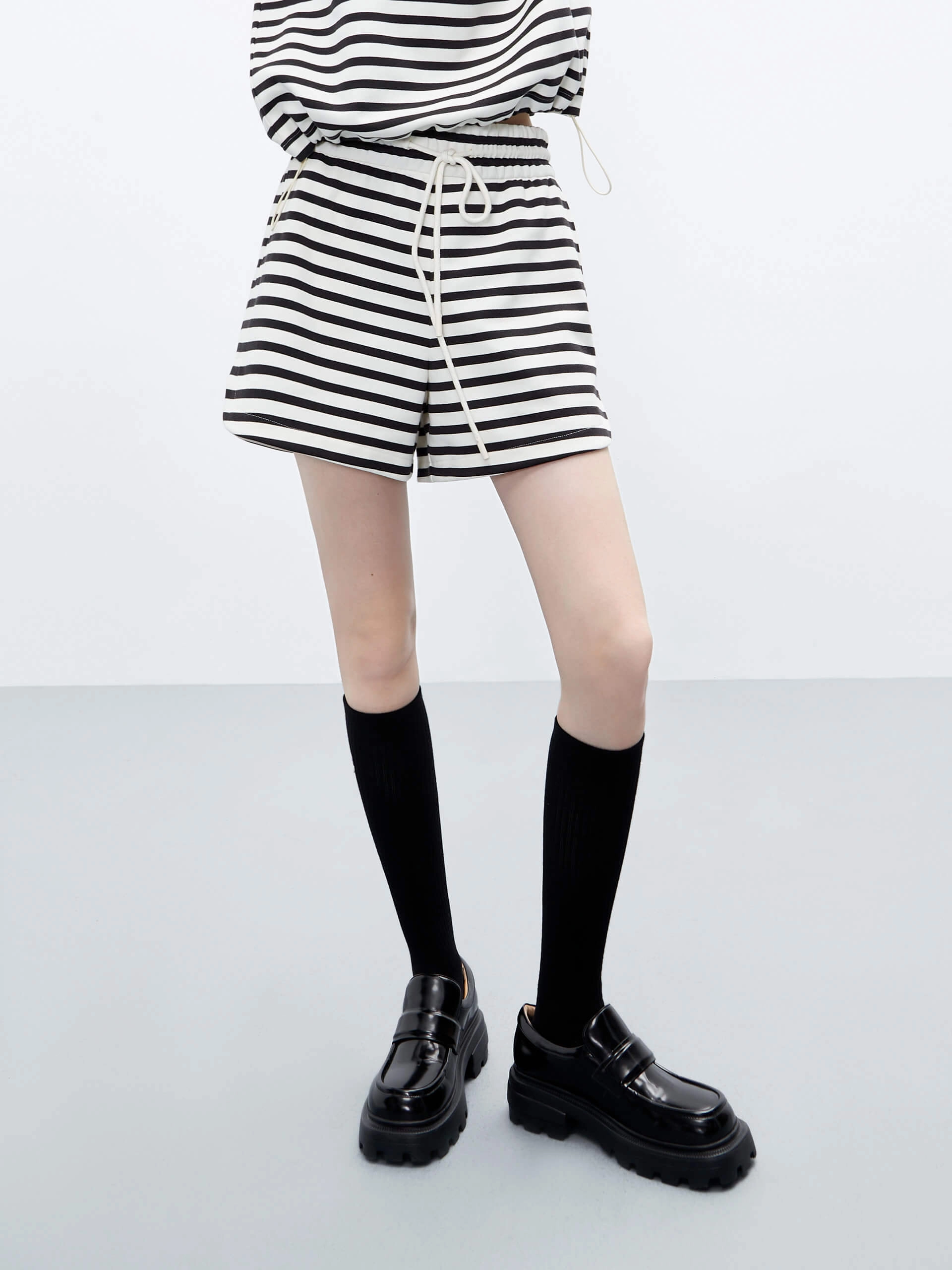 MoistureWickingFabric Lightweight Layer Drawstring Waist Loose Shorts