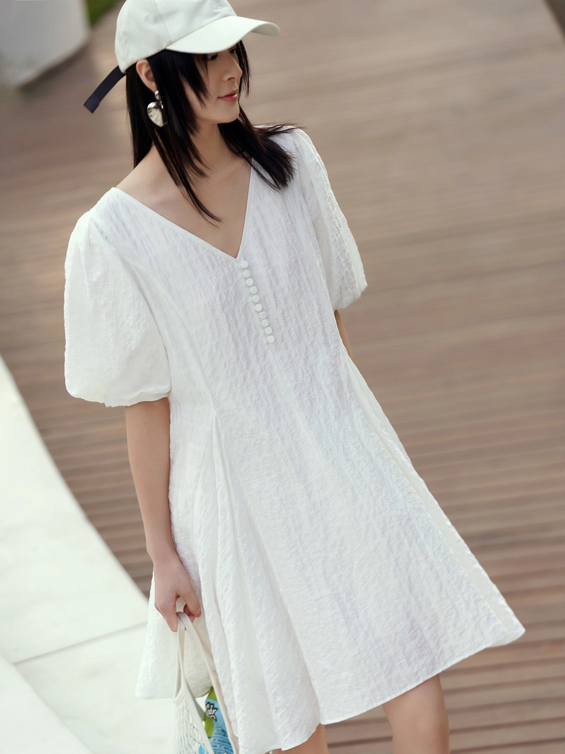 Relaxed Line Puff Sleeved V-Neck A-Lined Dress