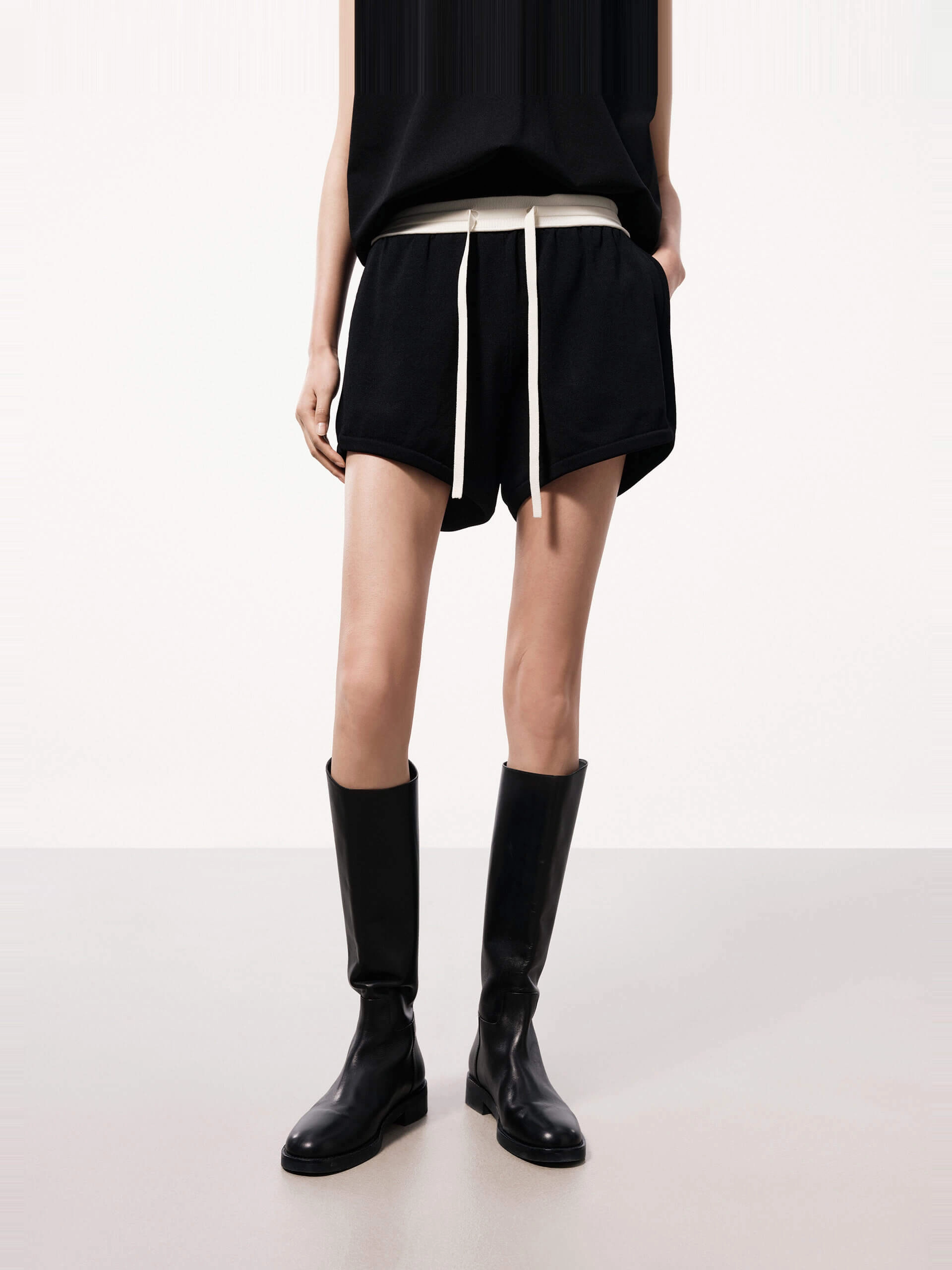 Soft and Stretchy AbrasionResistantFabric Contrast Detail Sweat Shorts
