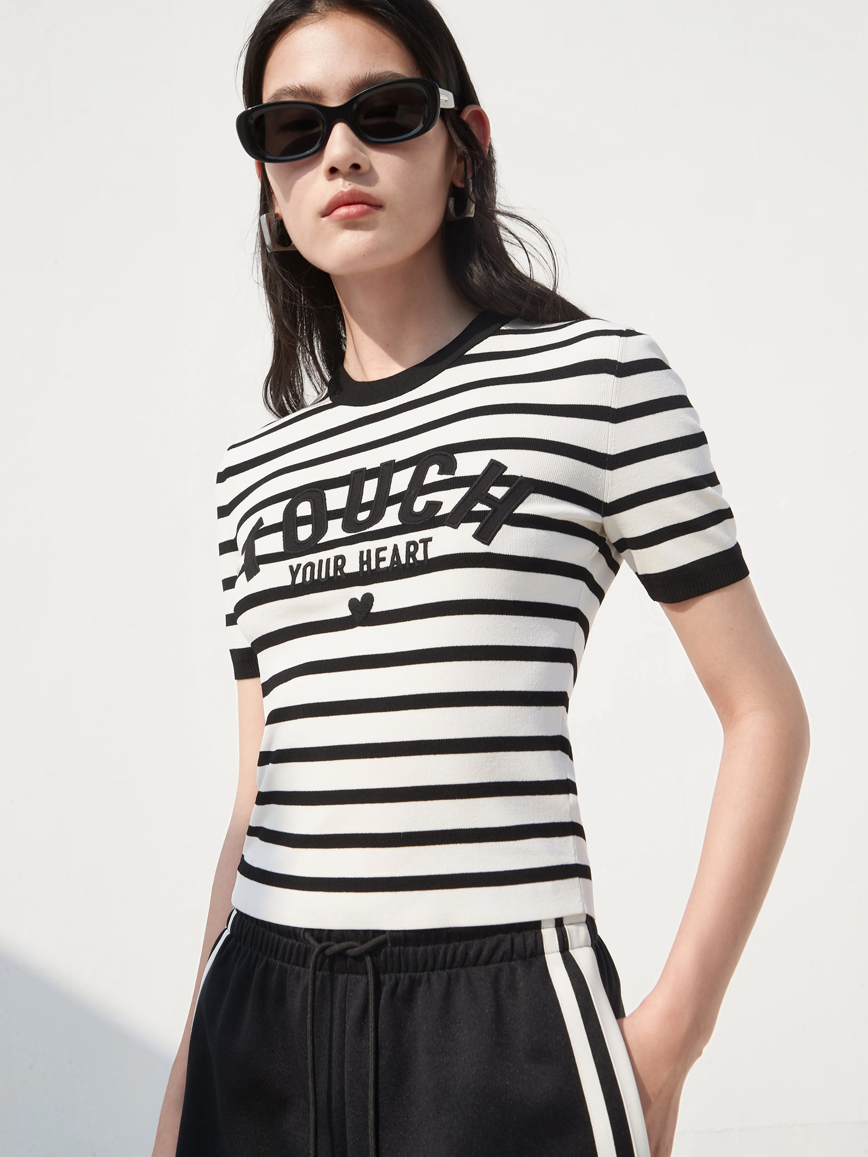 Embroidered Logo Striped Top Durable Color Retention Slim Silhouette