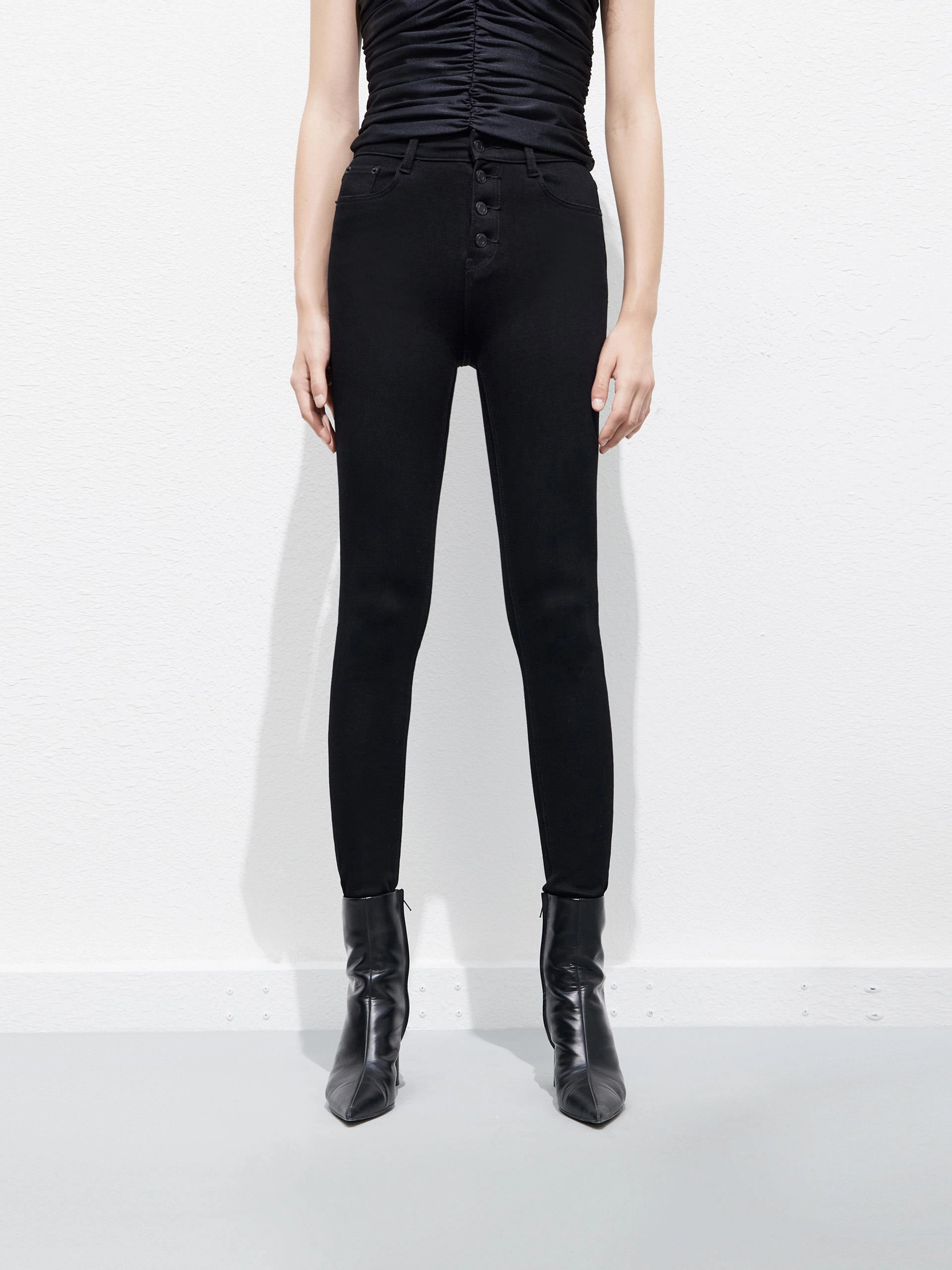 Slit High Rise Jeans in Skinny Smart Layer Smart Wardrobe