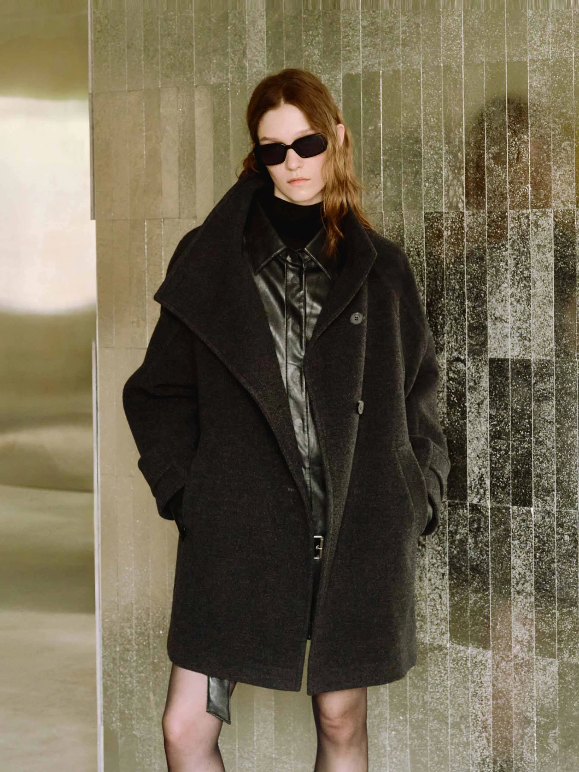 Loose Midi Wool Coat Articulated Ergonomic Fit Calm Day Fit