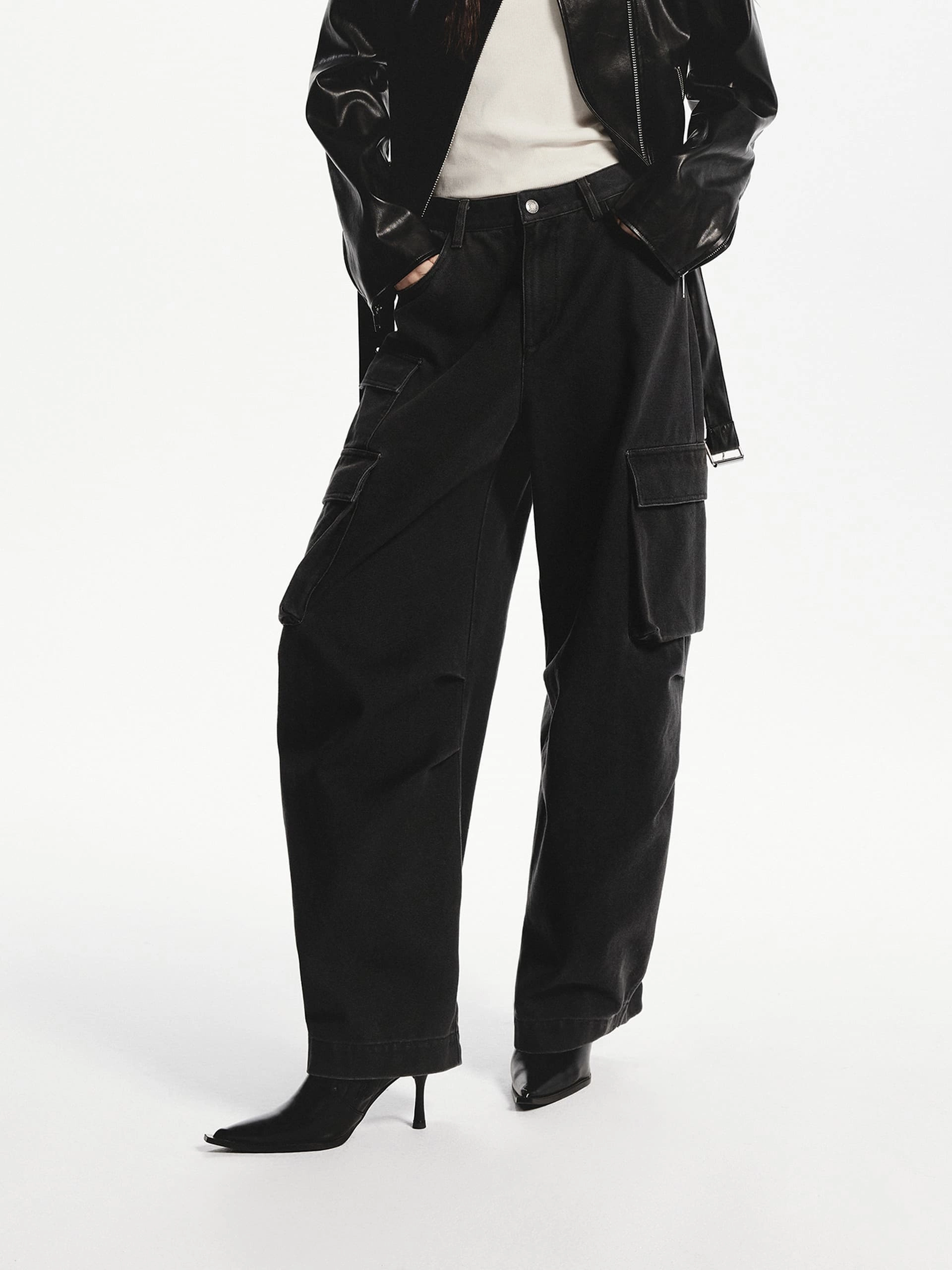 RegularFit Straight Leg Barrel Leg Cargo Pants