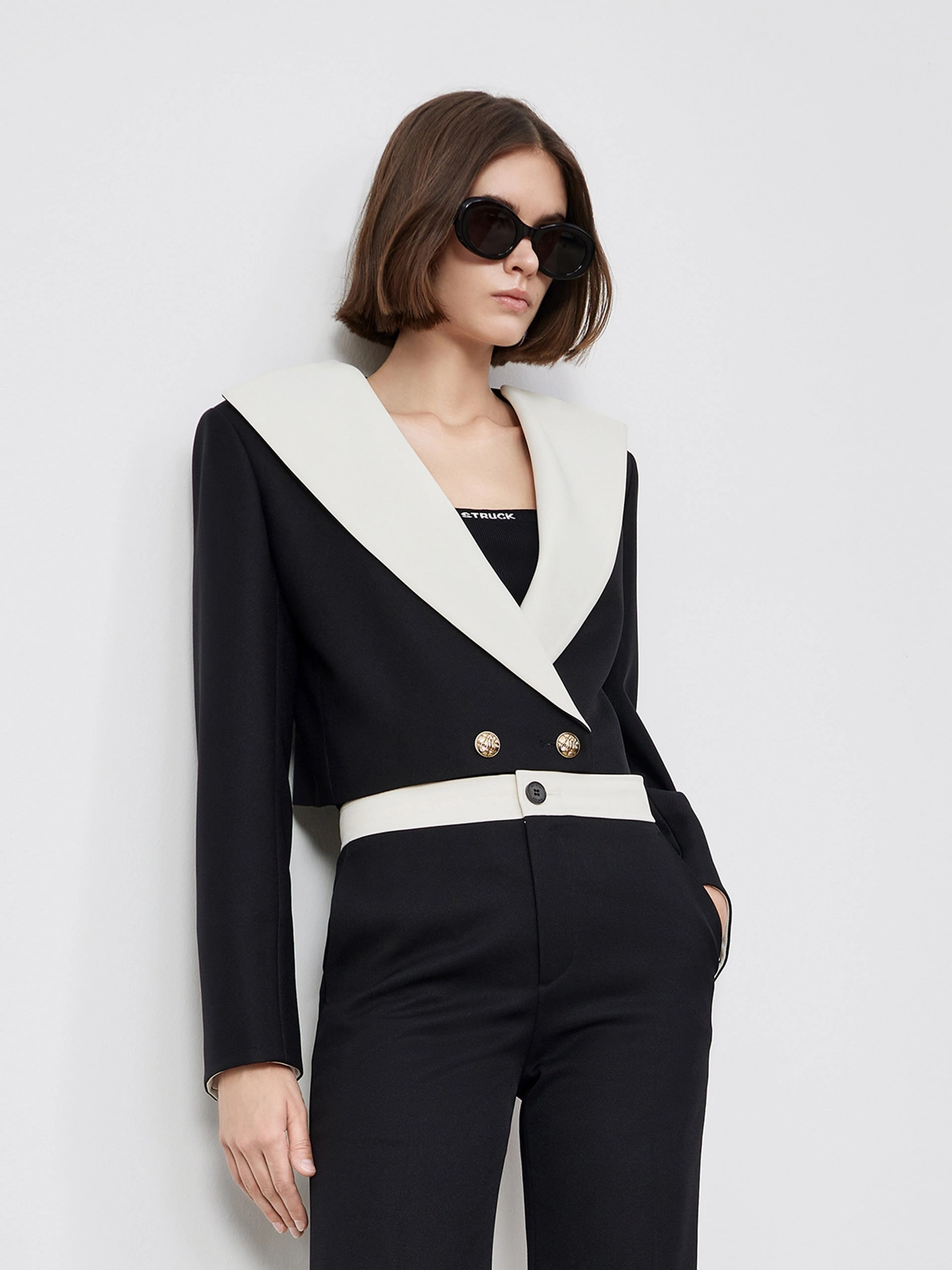 Contrast Lapel Cropped Coat Thermal Regulation Technology Contrast Stitch Detailing