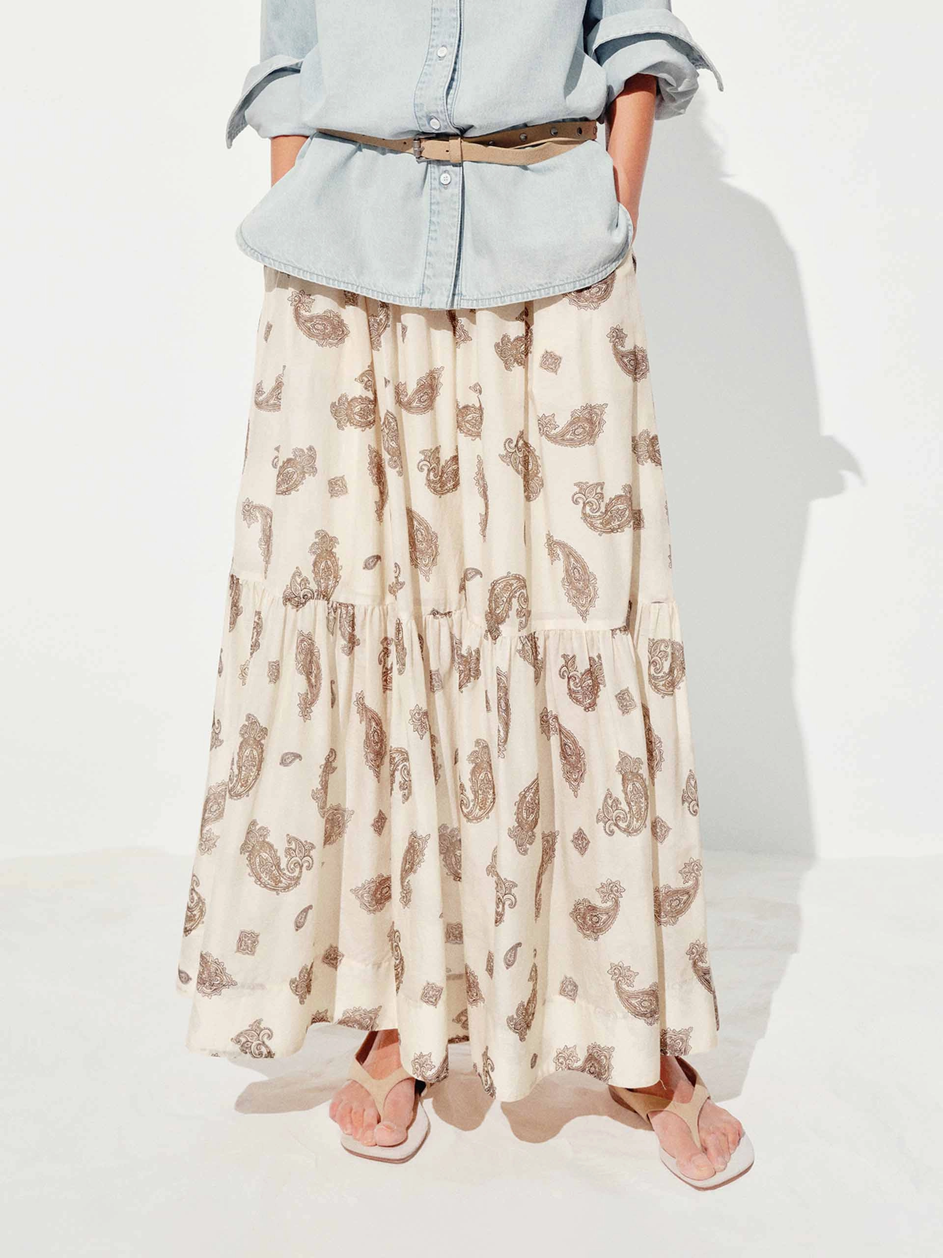 Mid-rise fit Low Bulk Paisley Pattern Tiered Skirt