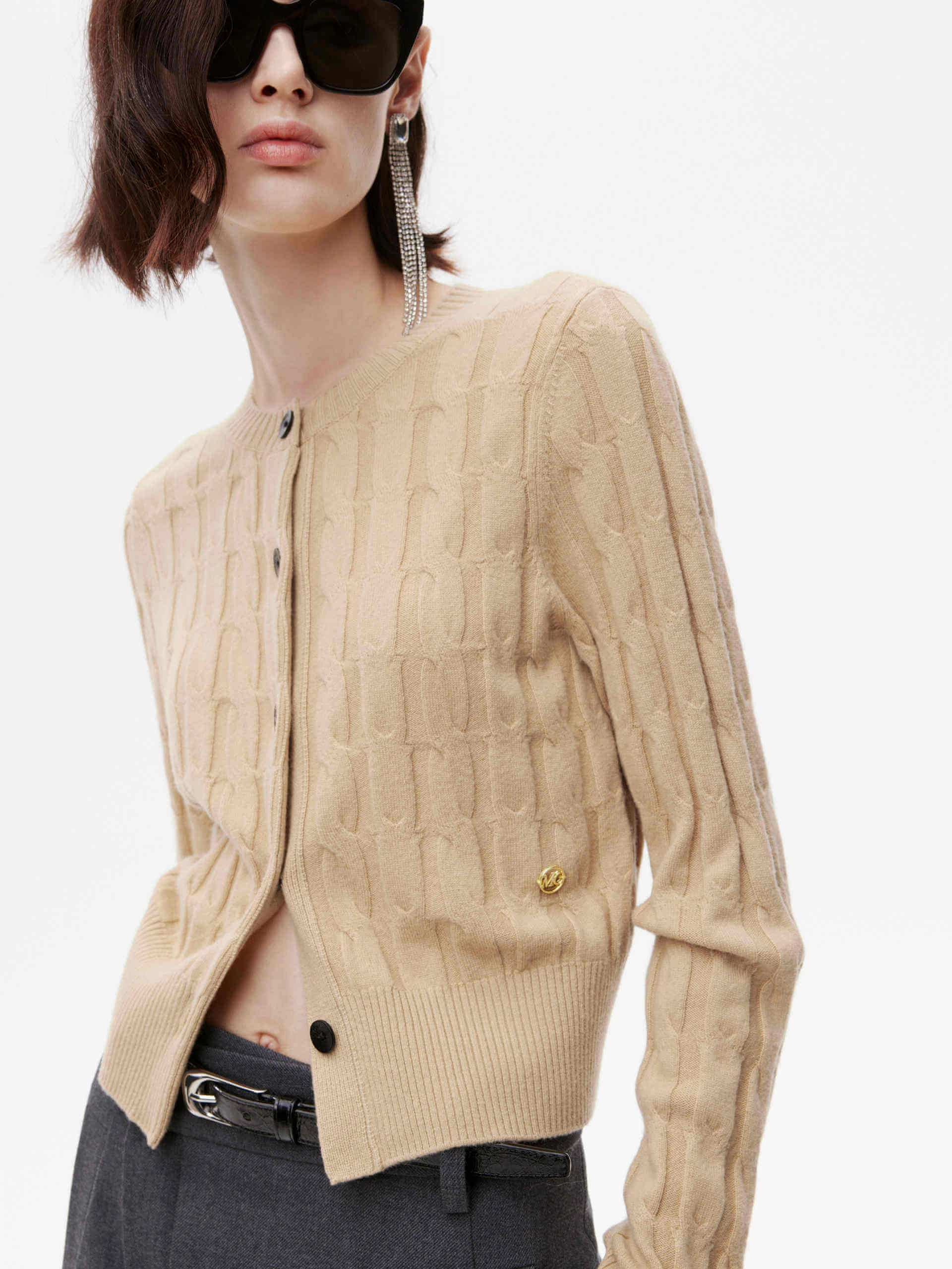 Fitted Crew Neck Cardigan Low Profile Collar Stylish Look