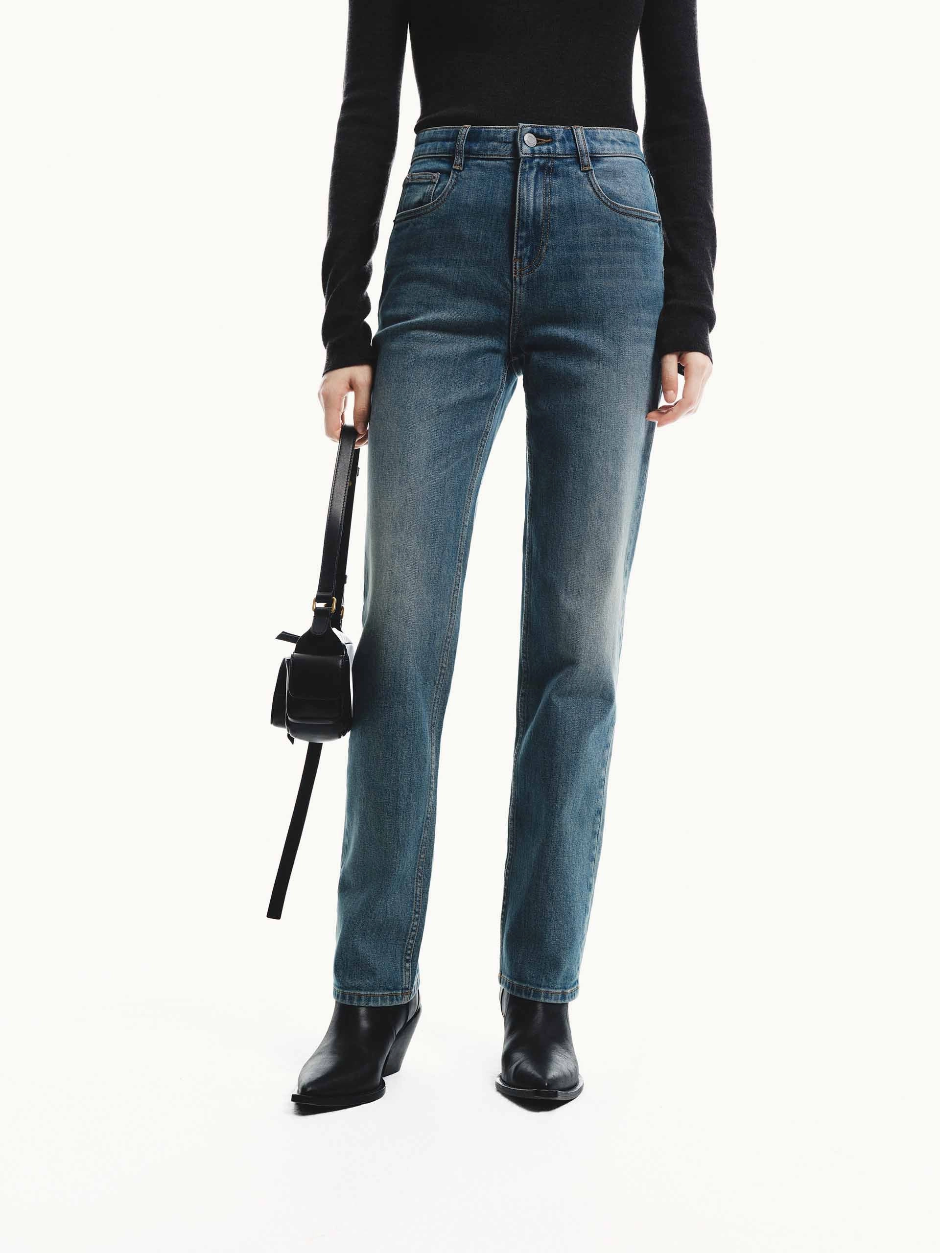 Modern Silhouette Standard Piece Fitted Straight Jeans