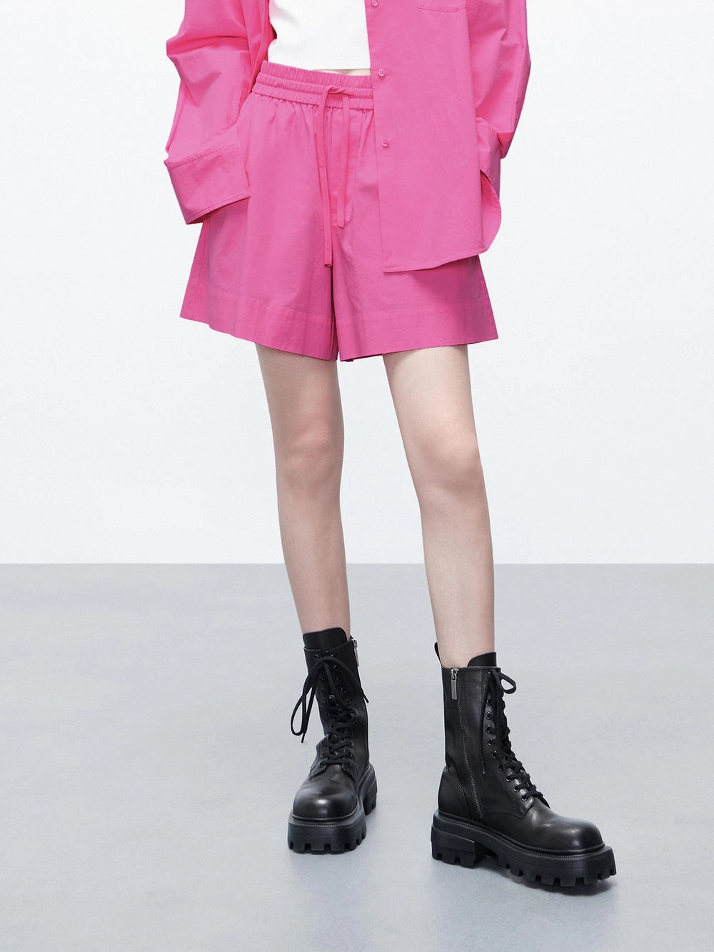 Drawstring Detail Shorts Non Tapered Leg