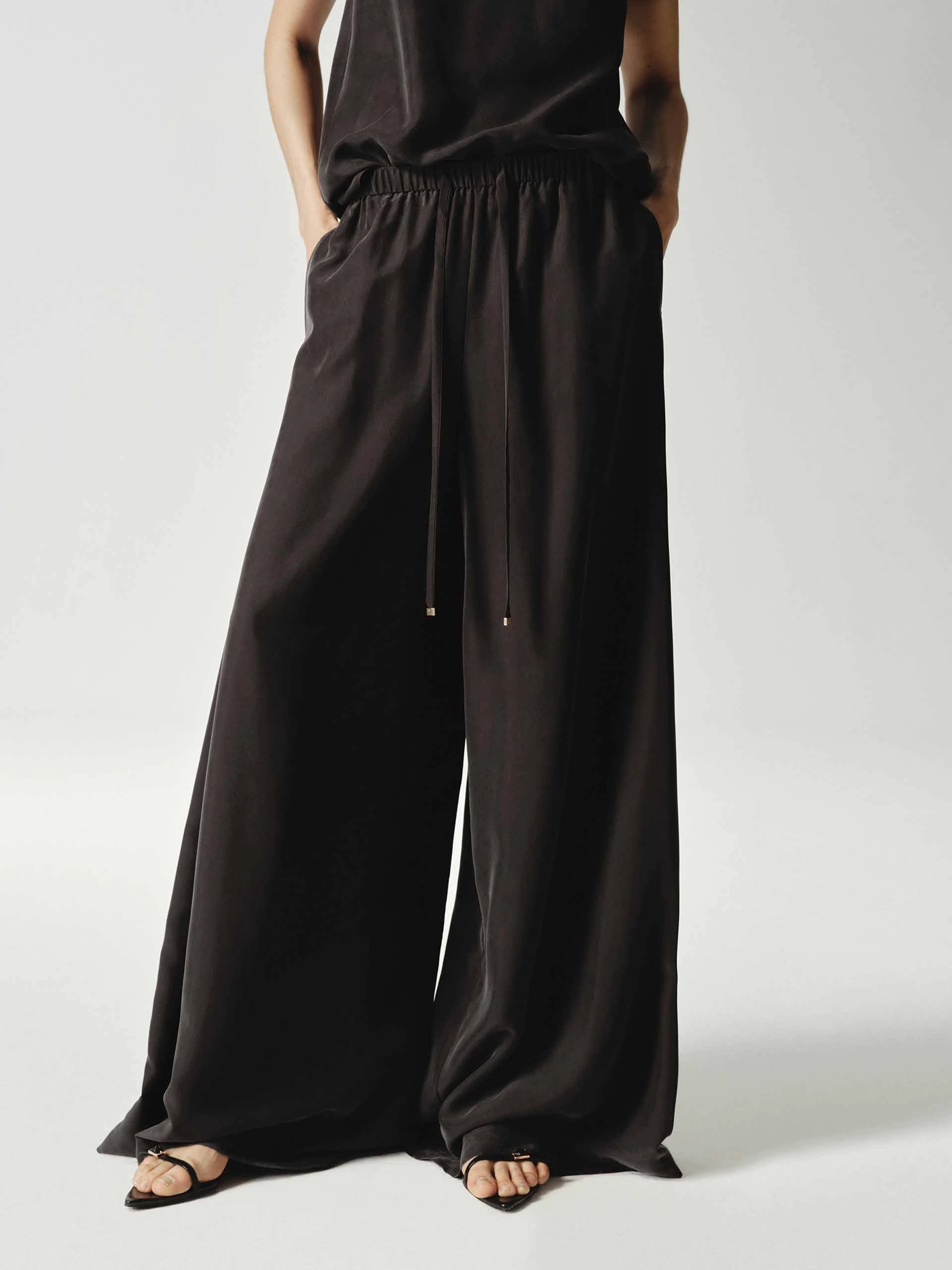 Versatile Layer Bi Stretch Fabric Wide Leg Silk Trousers