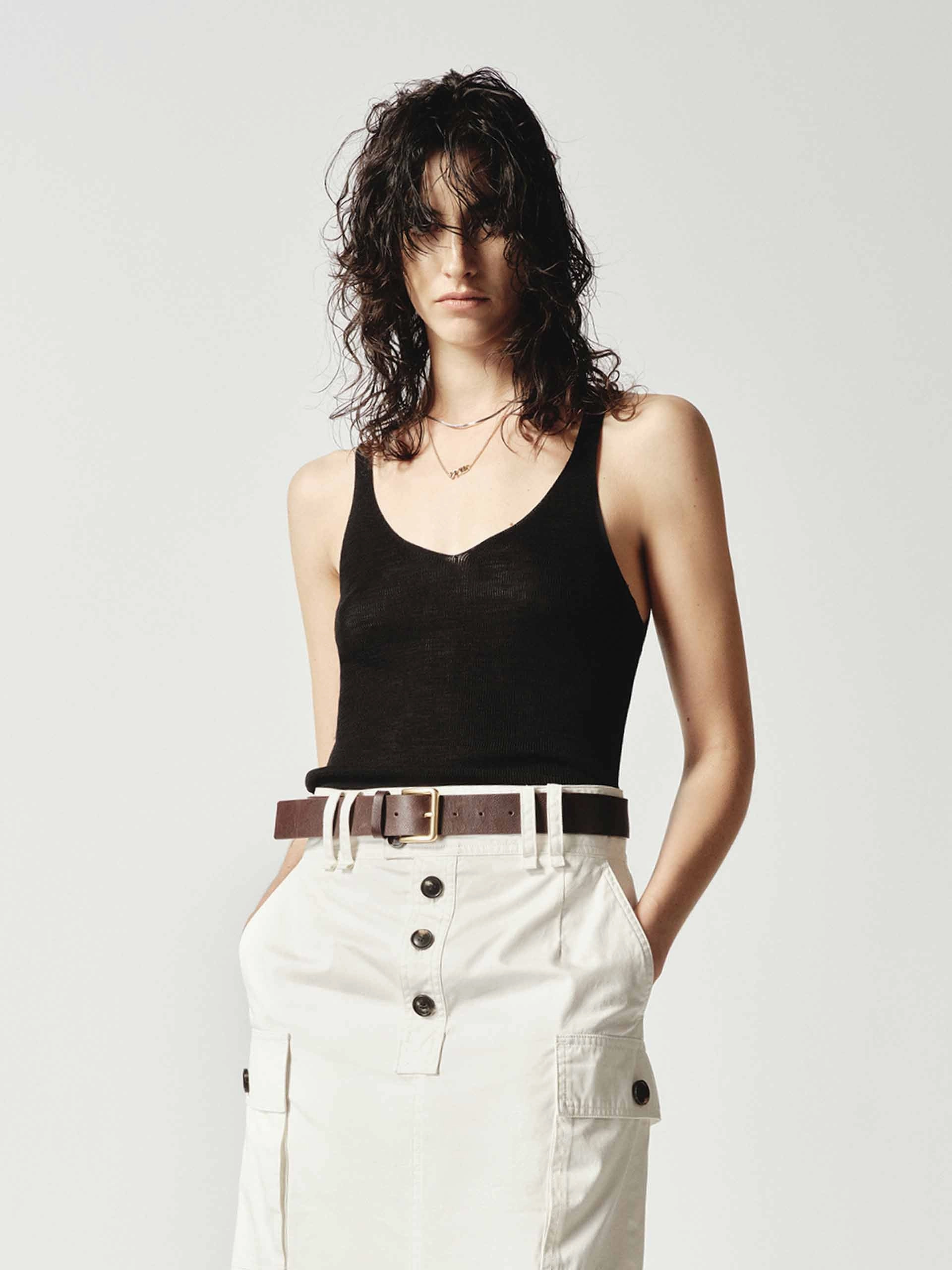 U-neck Slim Tank Top Flexible Knit Fabric