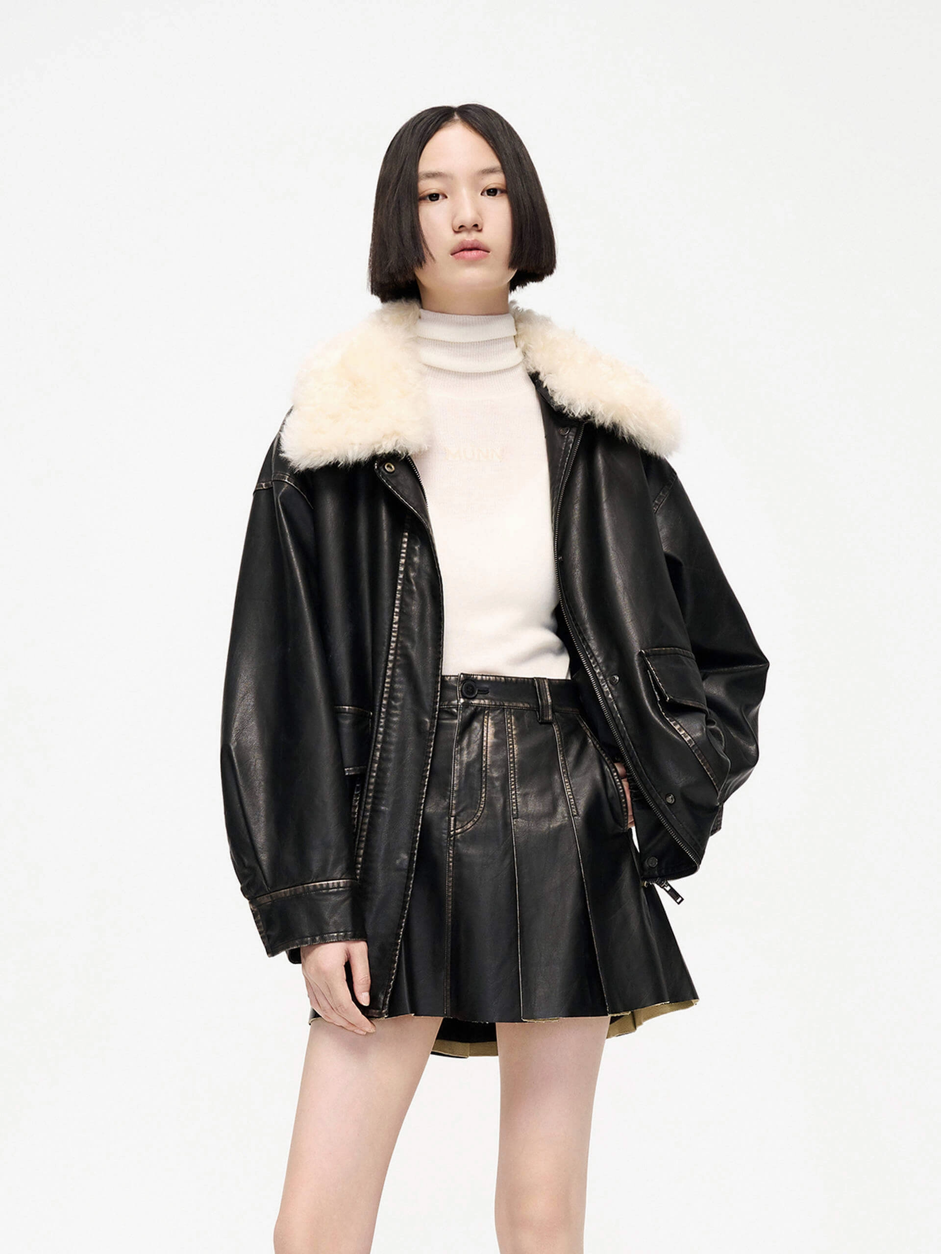 Fuzzy Collar PU Leather Jacket Heat Trapping Layer Subtle Texture